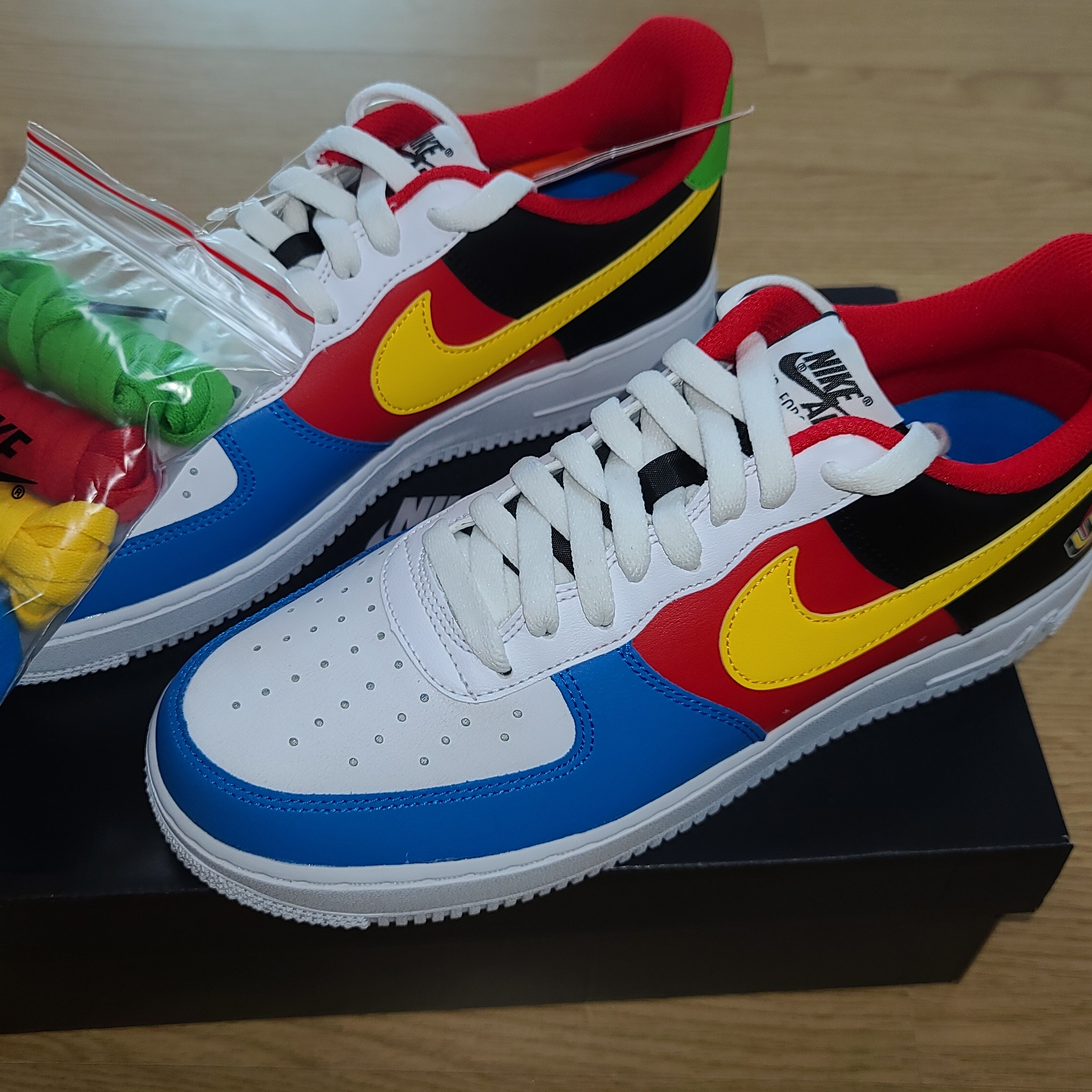 Nike x UNO Air Force 1 '07 QS White Yellow Zest 착용 스타일