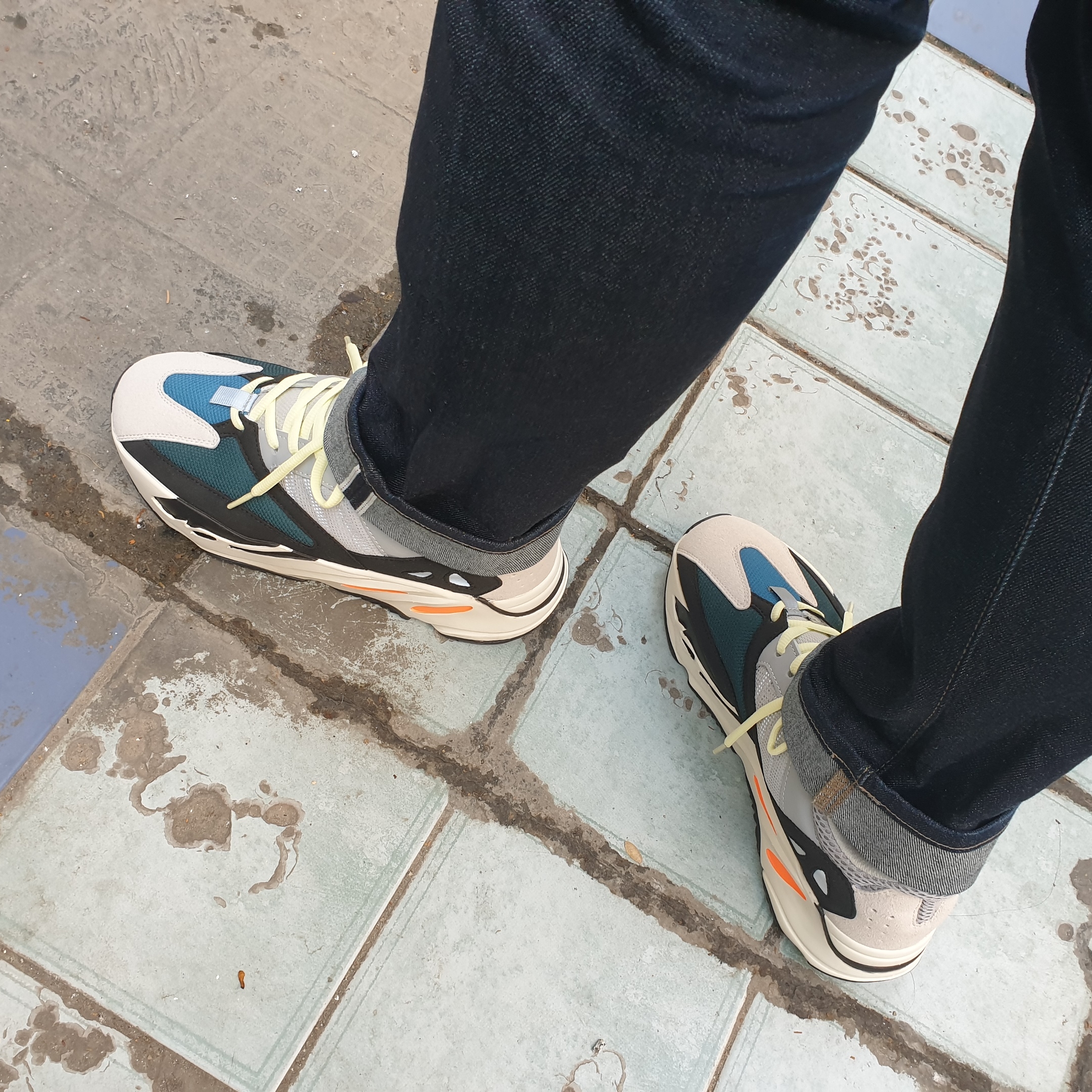 Adidas Yeezy Boost 700 Wave Runner Solid Grey 2017/2019 착용 스타일 - 2