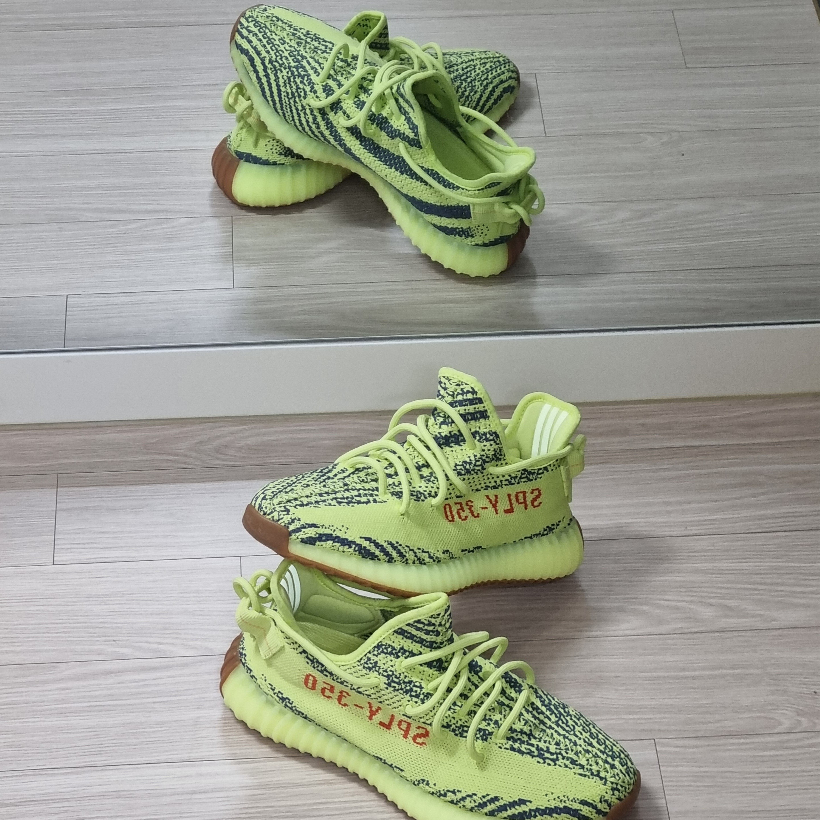 Adidas Yeezy Boost 350 V2 Semi Frozen Yellow 착용 스타일 - 1