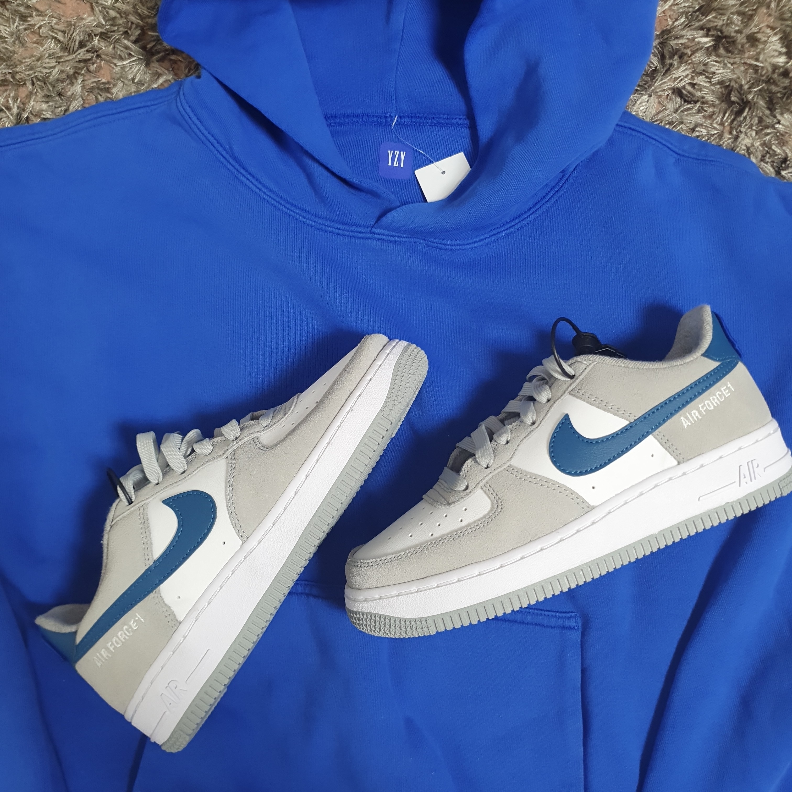 (GS) Nike Air Force 1 LV8 Athletic Club Light Smoke Grey Marina 착용 스타일