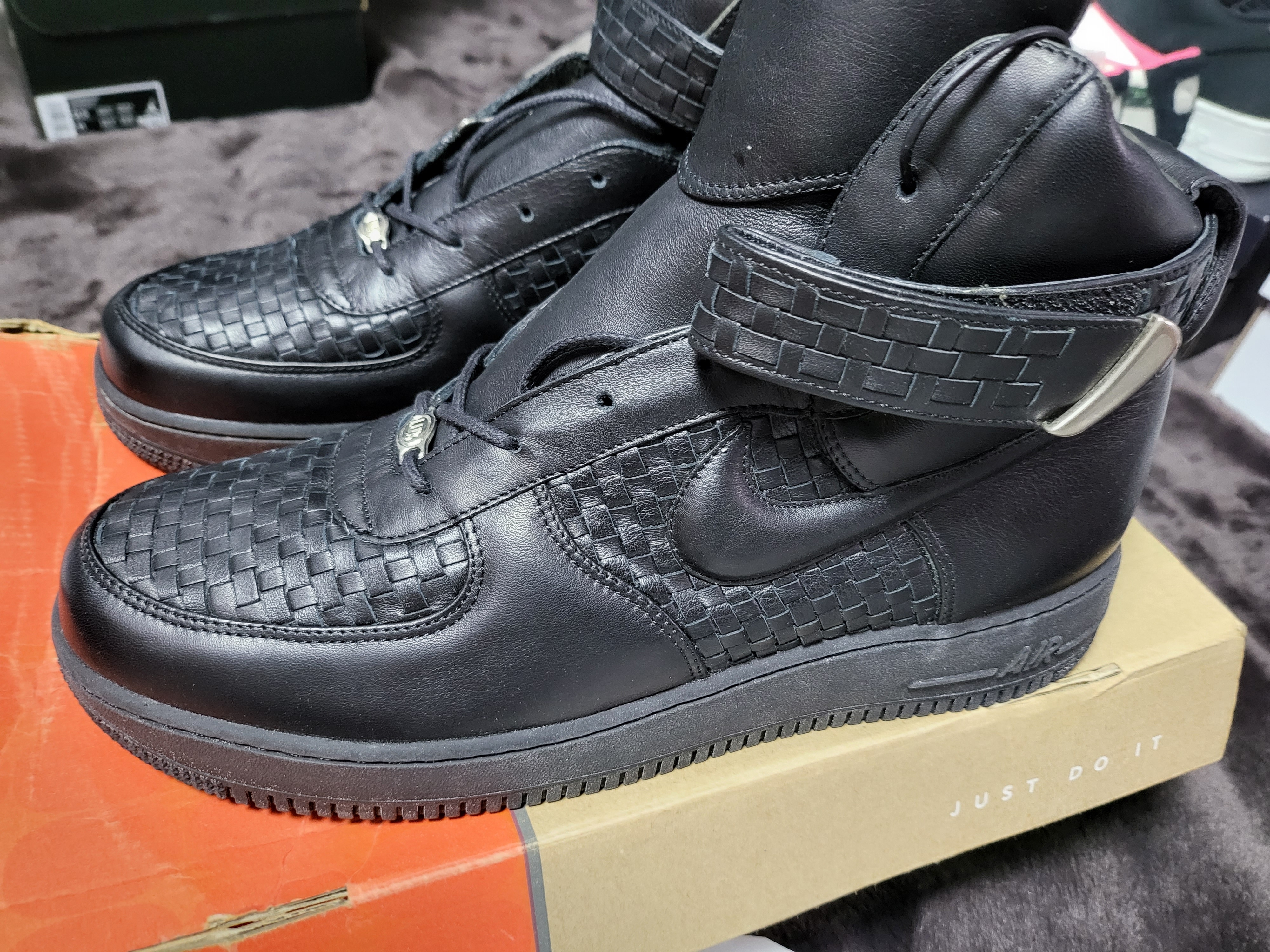 Nike Air Force 1 High Lux '04 Black 착용 스타일 - 1