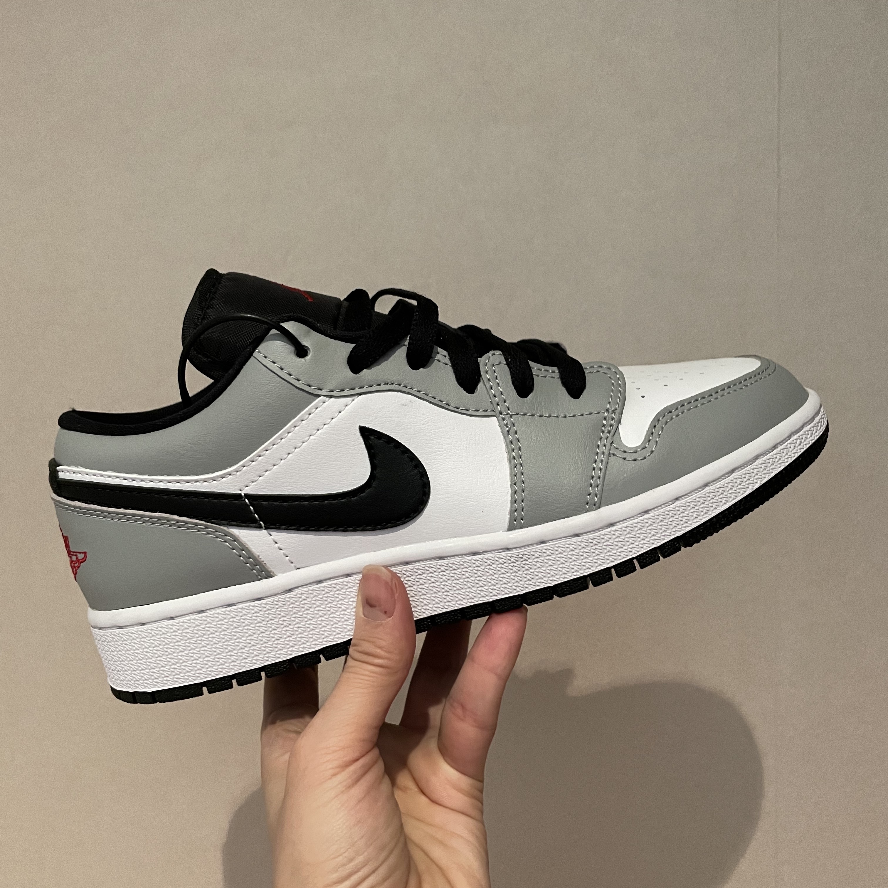 Jordan 1 Low Light Smoke Grey, (GS) Jordan 1 Low Light Smoke Grey 착용 스타일 - 1