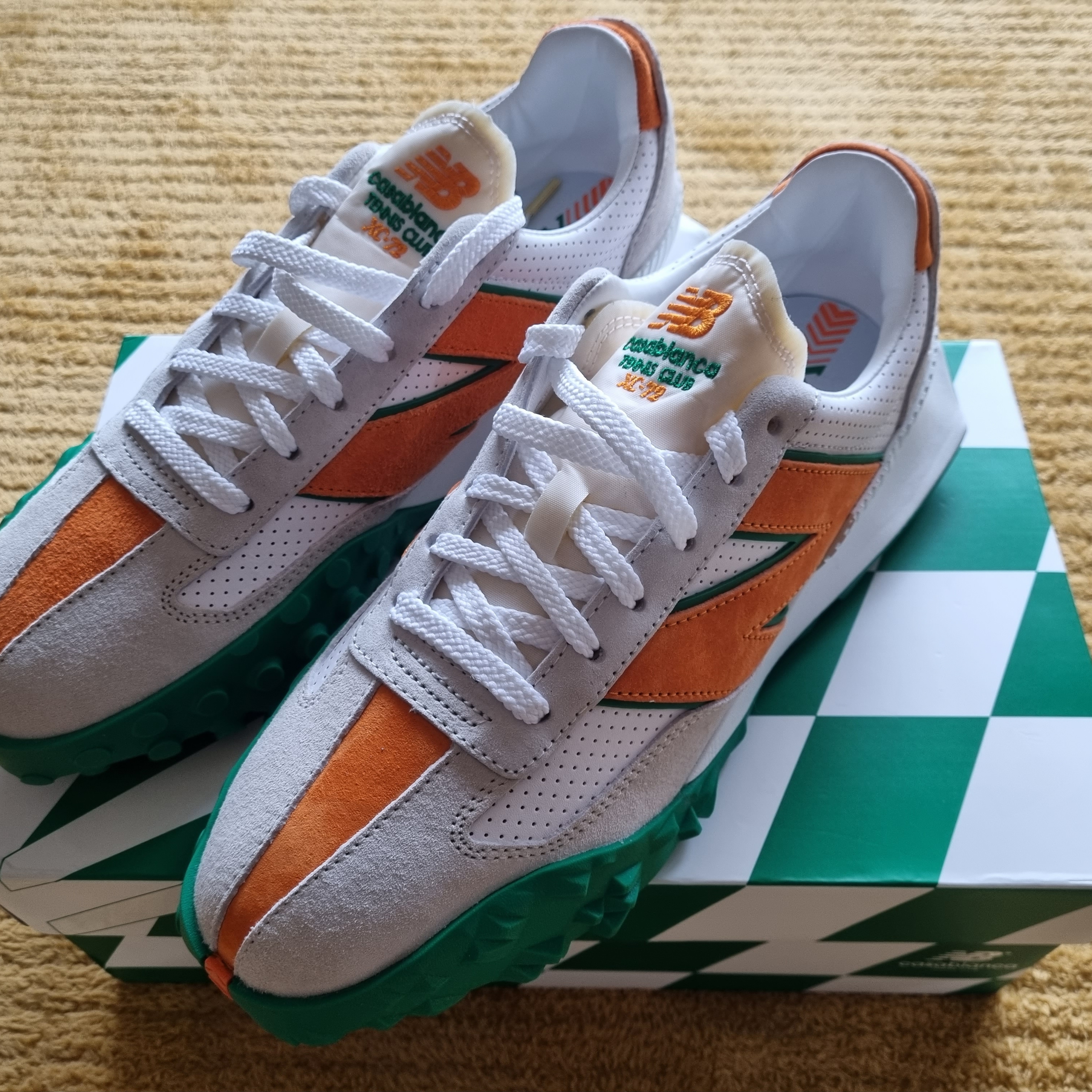 New Balance x Casablanca XC-72 Persimmon Jolly Green 착용 스타일