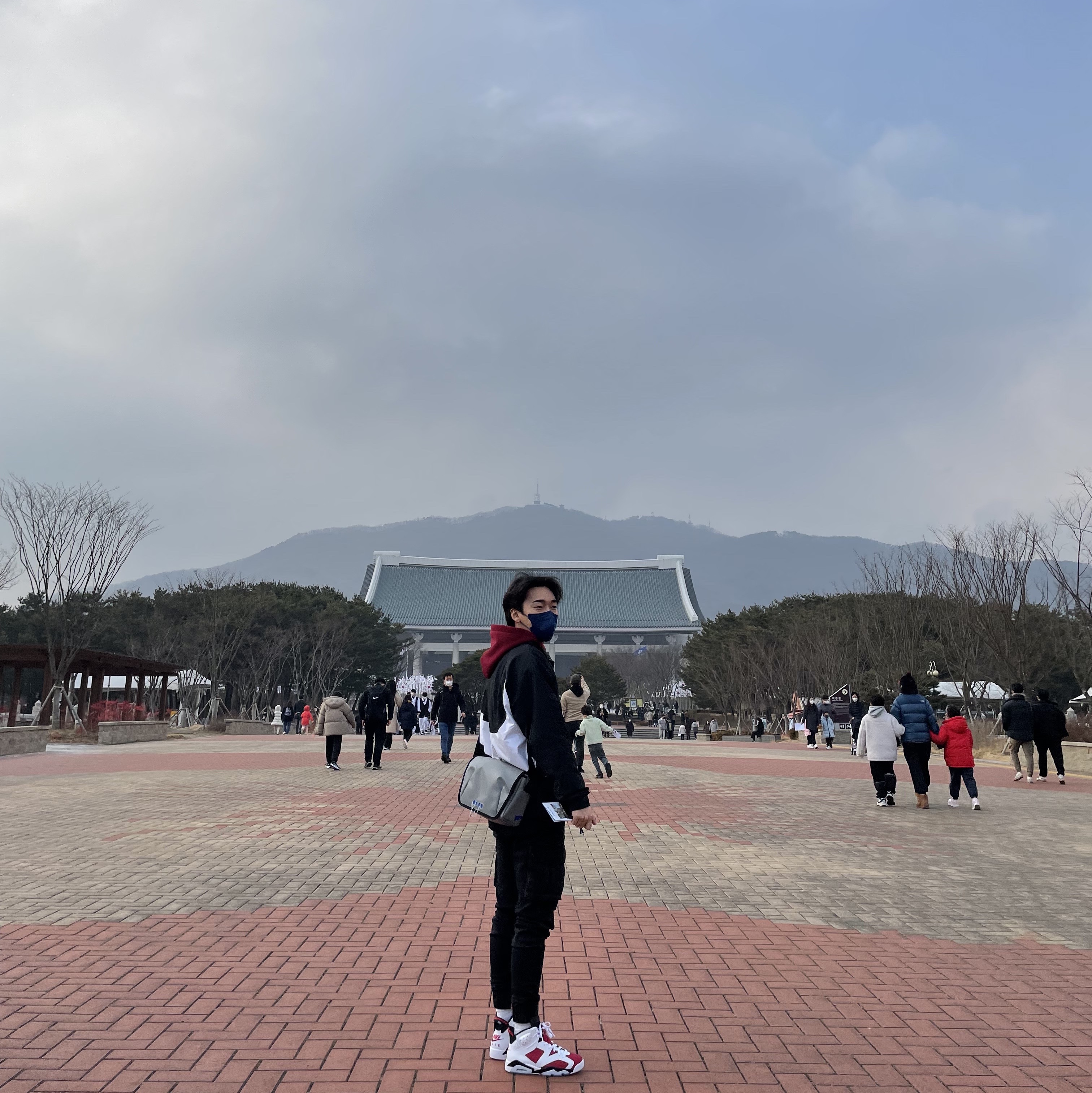 IAB Studio Hoodie Raspberry, Jordan 6 Retro Carmine 2021 착용 스타일 - 2