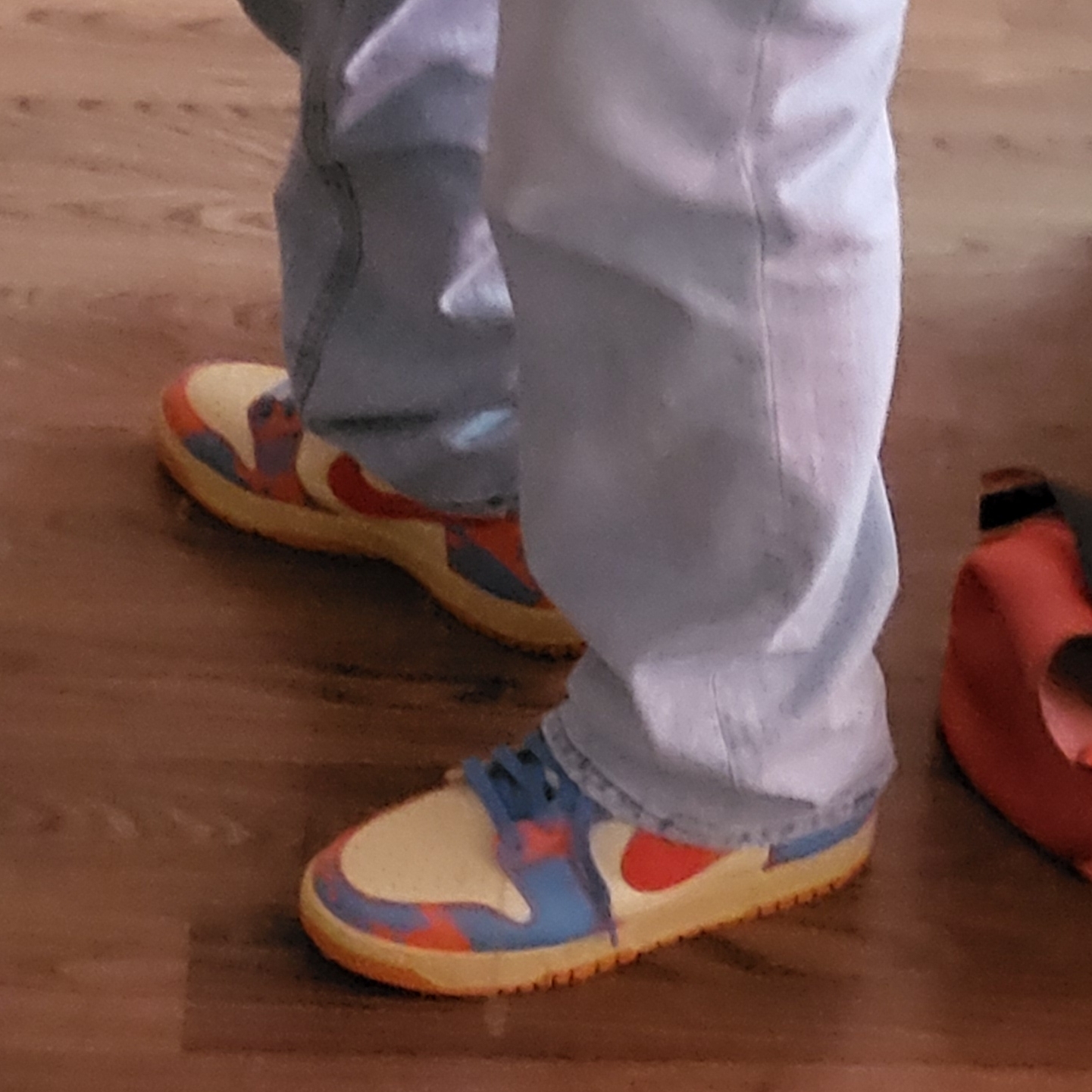 Nike Dunk High 1985 SP Orange Acid Wash 착용 스타일 - 4