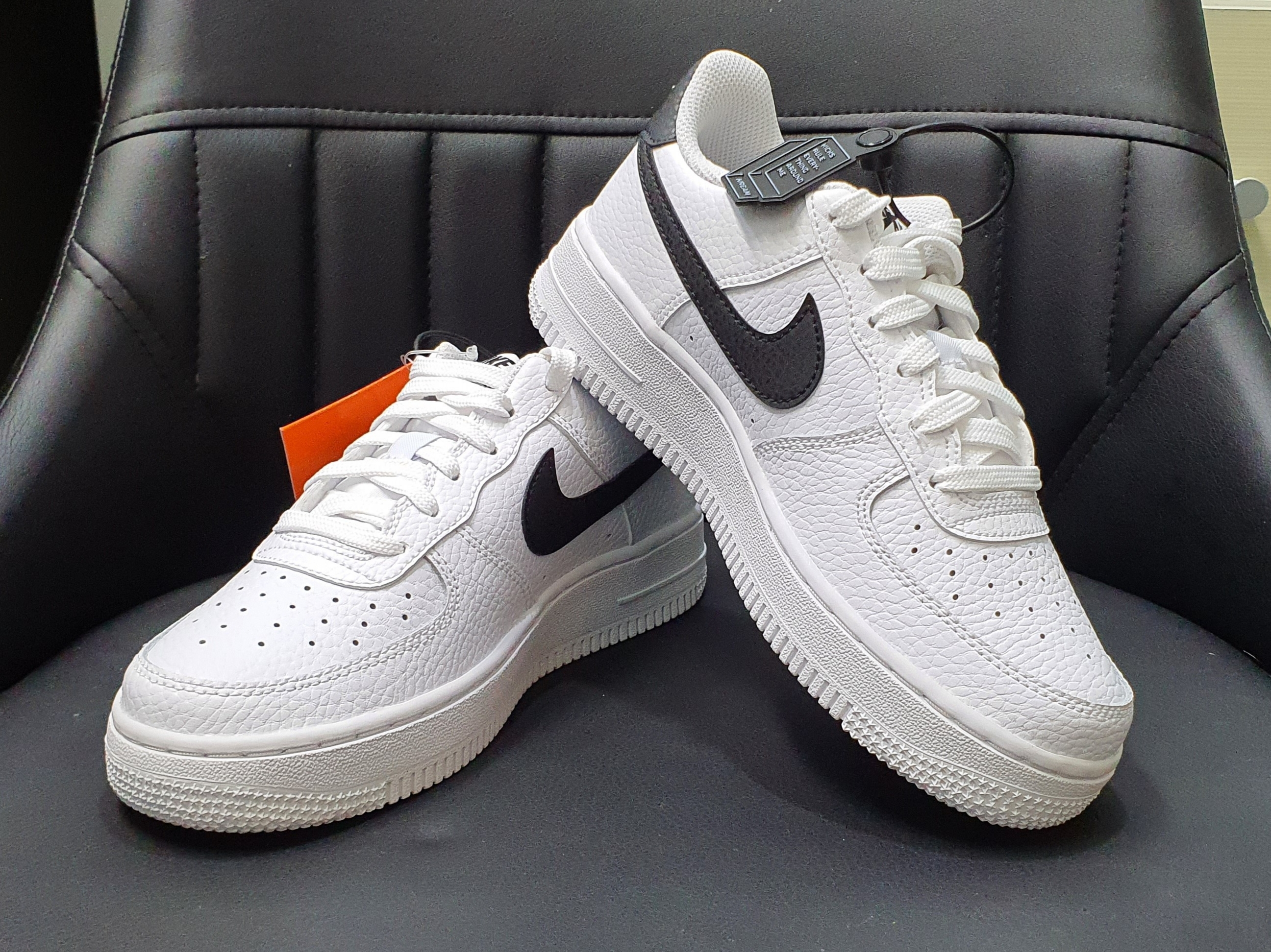 (GS) Nike Air Force 1 White Black 착용 스타일 - 1