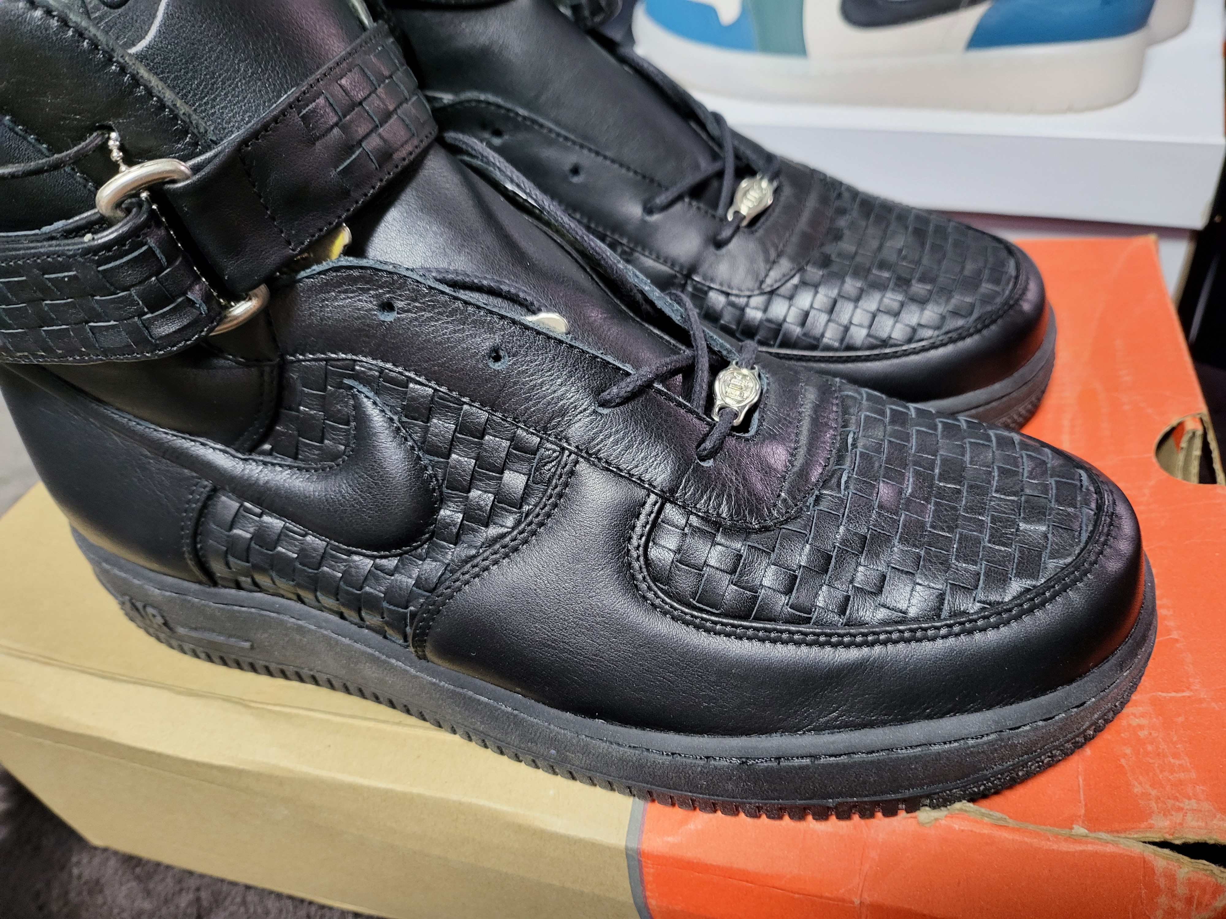 Nike Air Force 1 High Lux '04 Black 착용 스타일 - 3