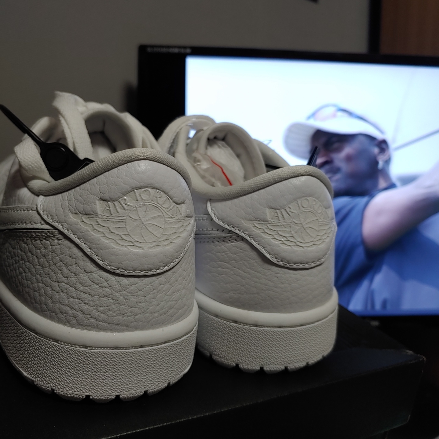 Jordan 1 Low Golf Triple White 착용 스타일 - 3