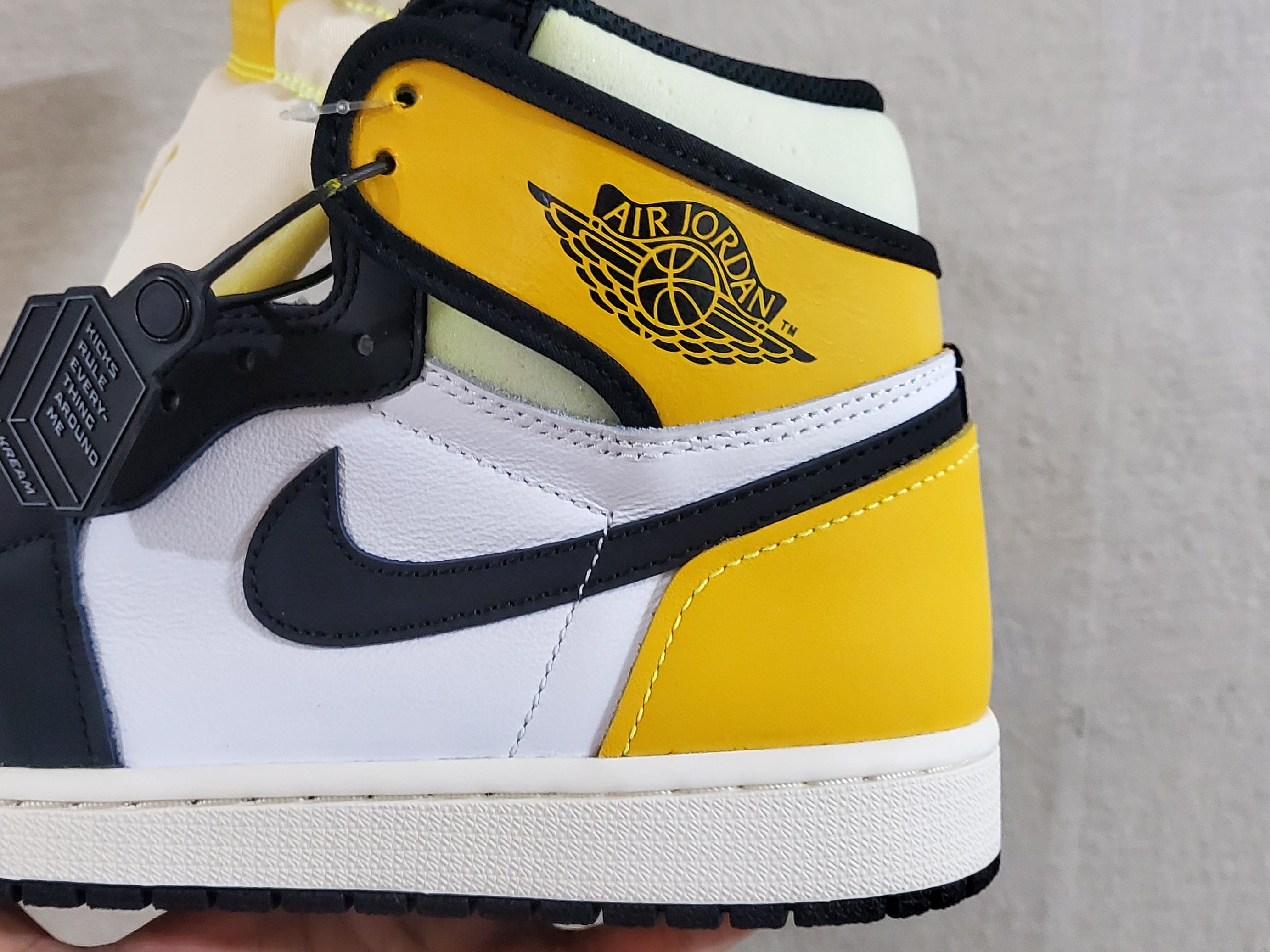 Jordan 1 Retro High OG Volt Gold, Jordan 1 Retro High Yellow Ochre 착용 스타일