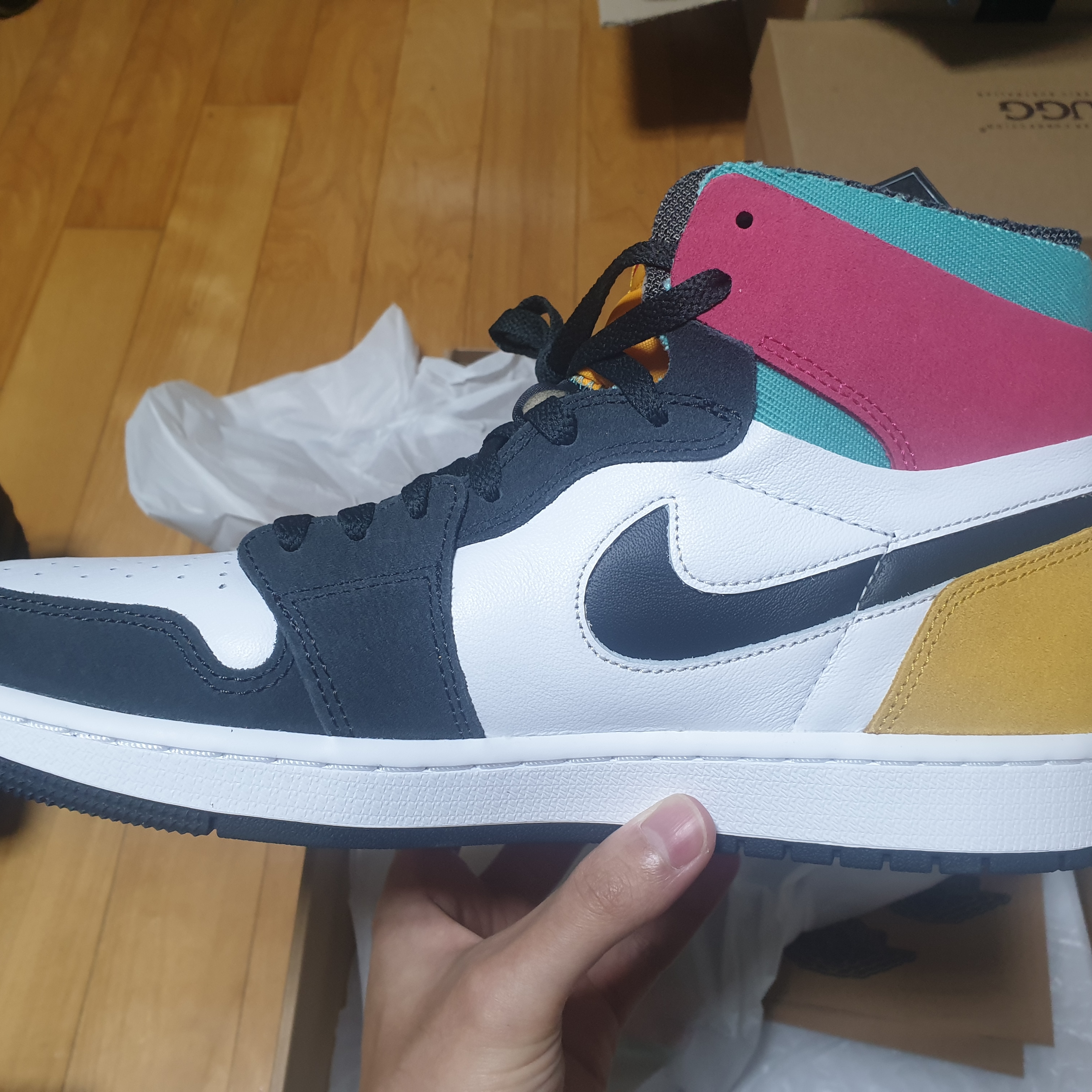Jordan 1 Zoom Air CMFT Anthracite Pink Gold 착용 스타일 - 2