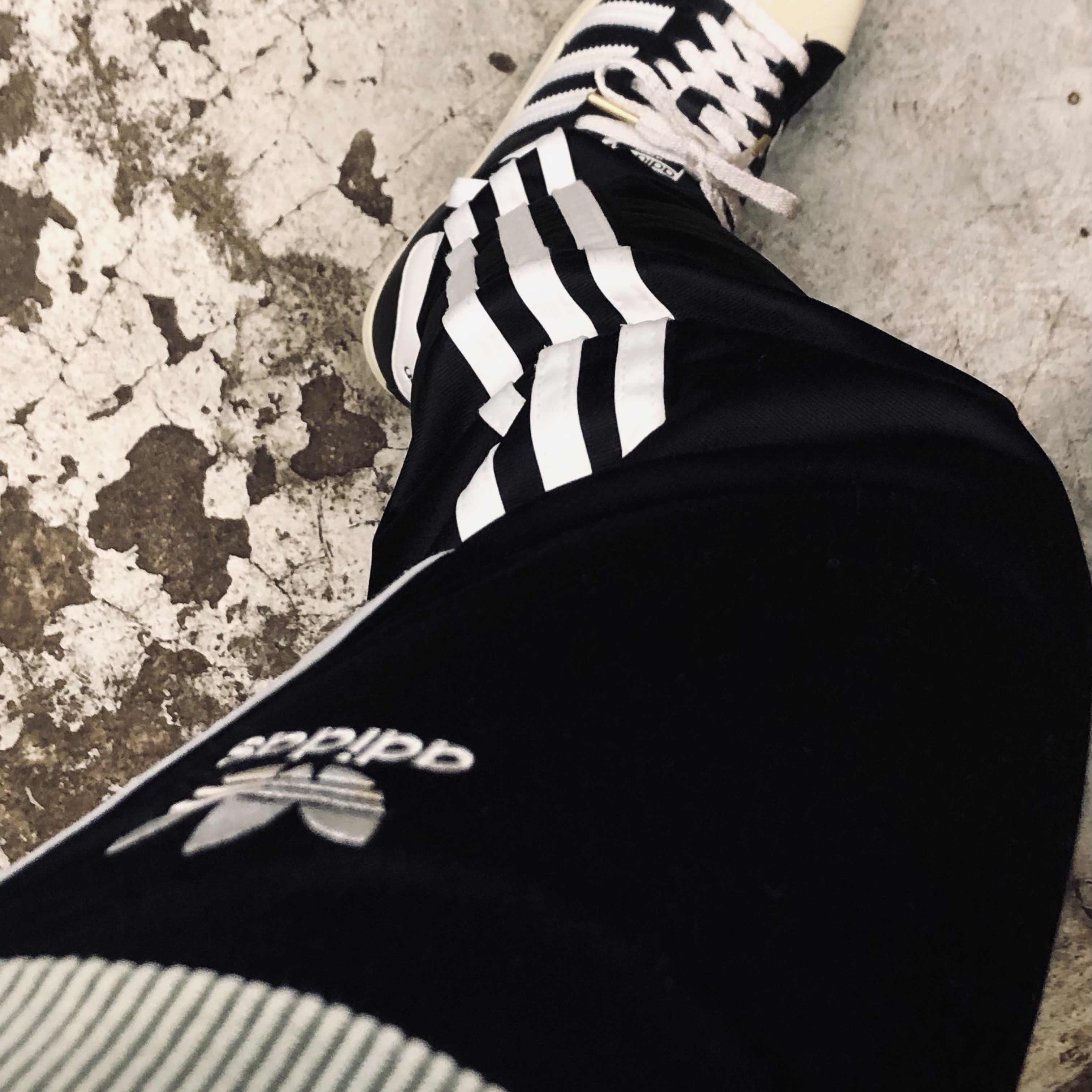 Adidas Superstar Premium Black White 착용 스타일