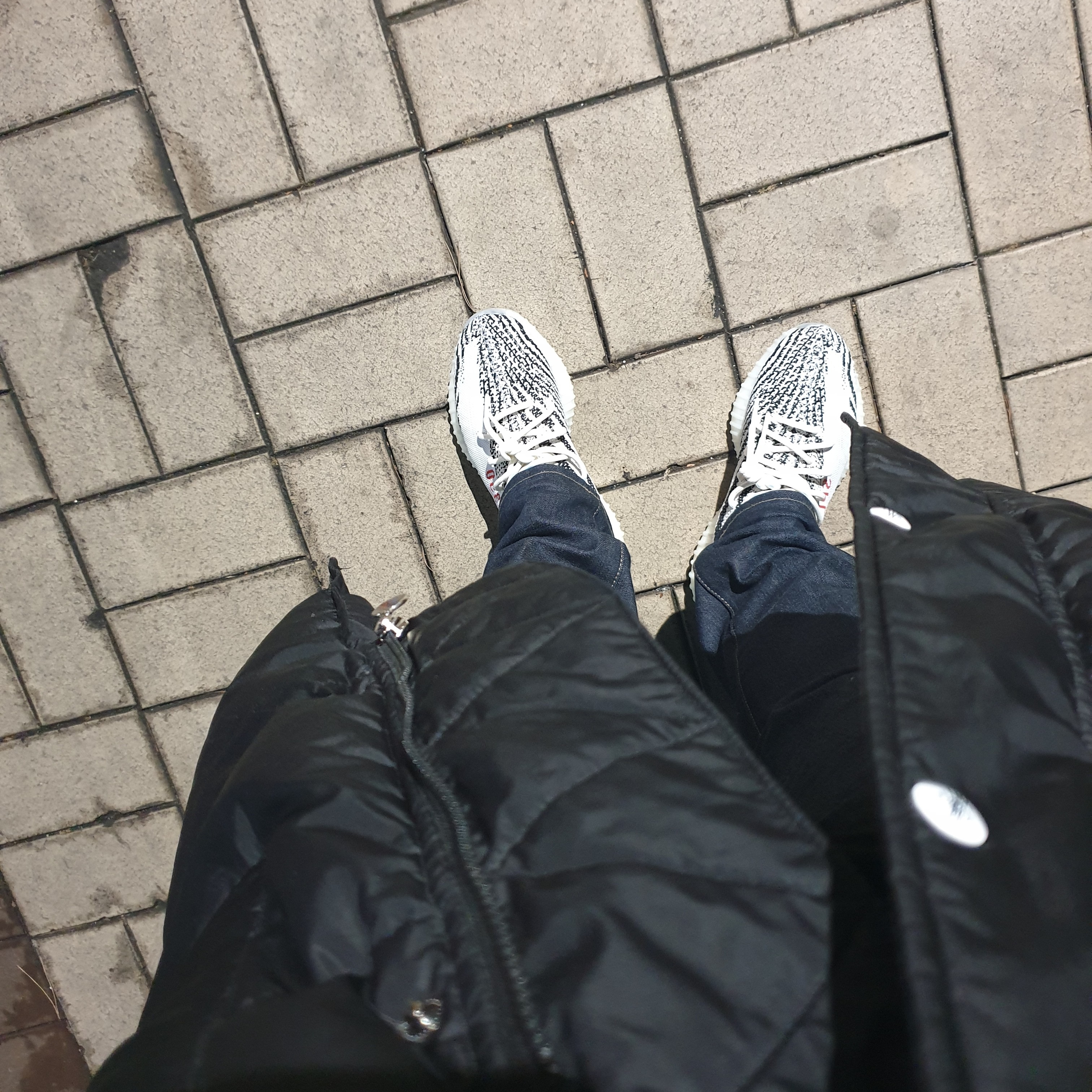 Adidas Yeezy Boost 350 V2 Zebra 2017/2019/2020 착용 스타일 - 1