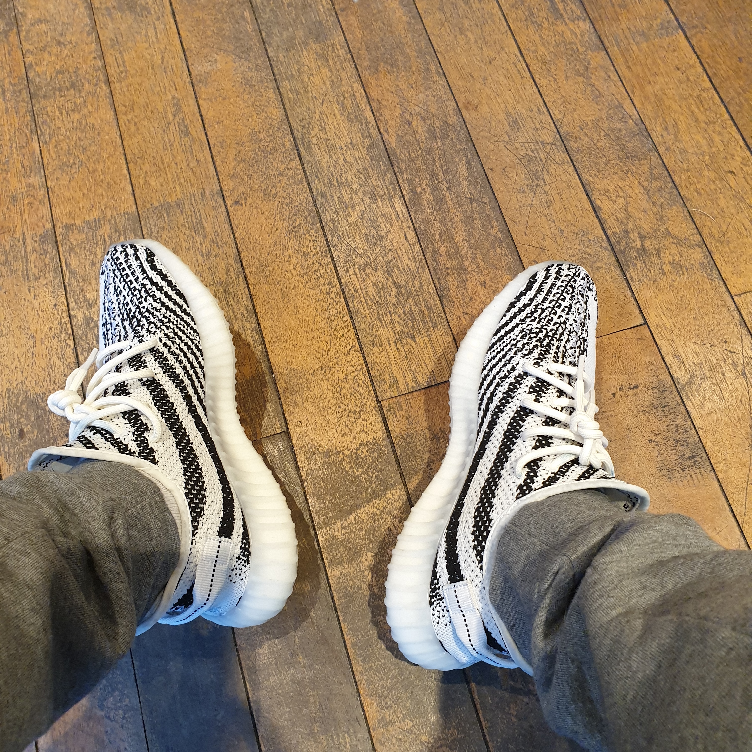 Adidas Yeezy Boost 350 V2 Zebra 2017/2019/2020 착용 스타일 - 2