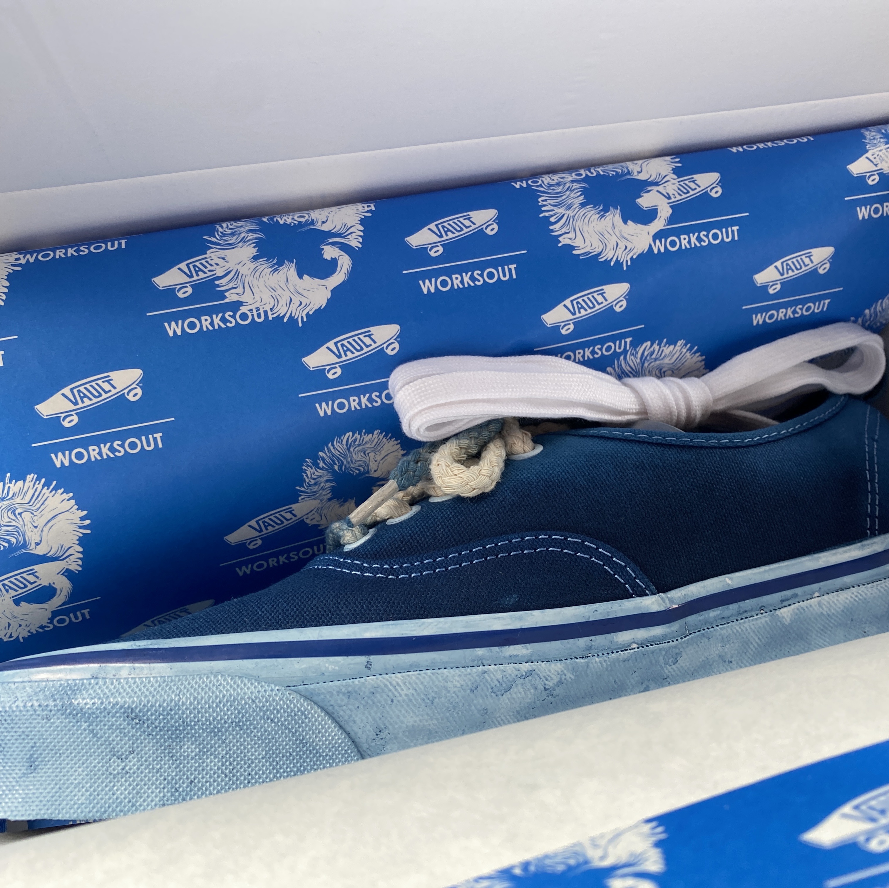 Vans Vault x Worksout OG Authentic LX Indigo 착용 스타일 - 2