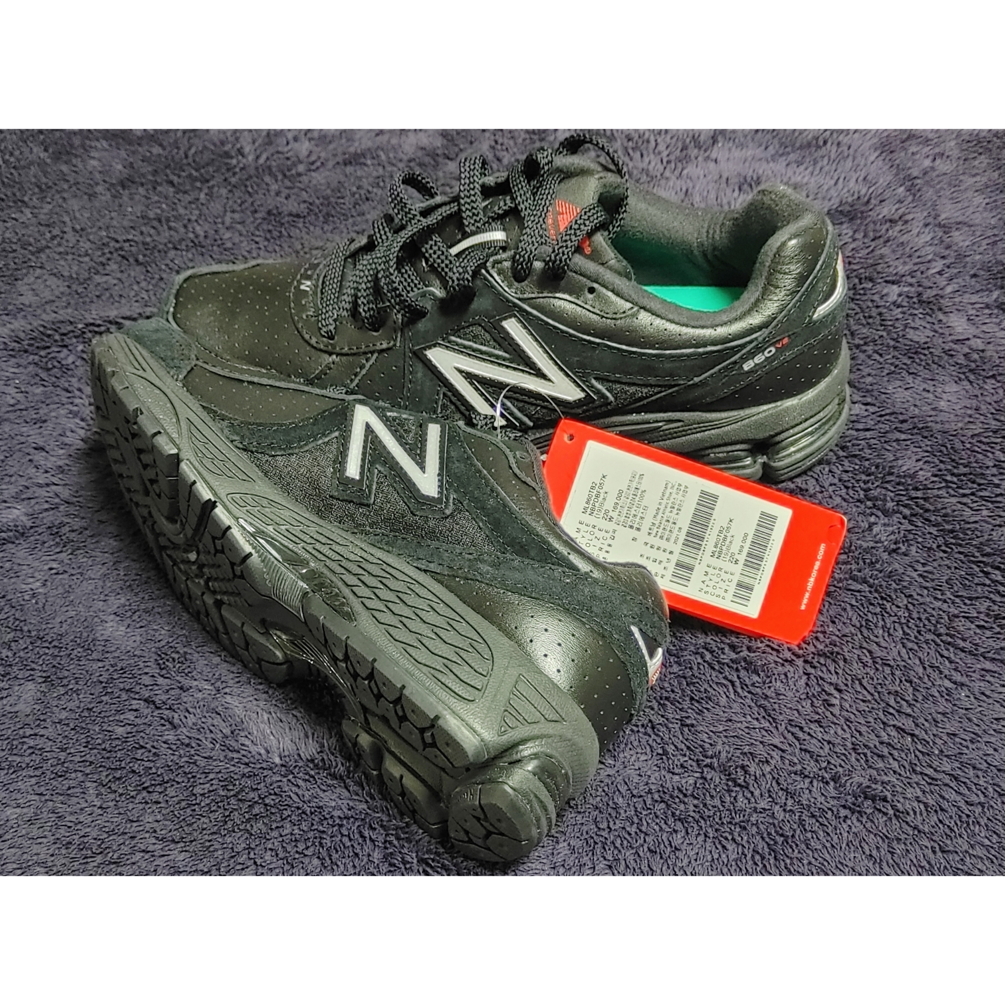 New Balance x Thisisneverthat 860v2 Black 착용 스타일