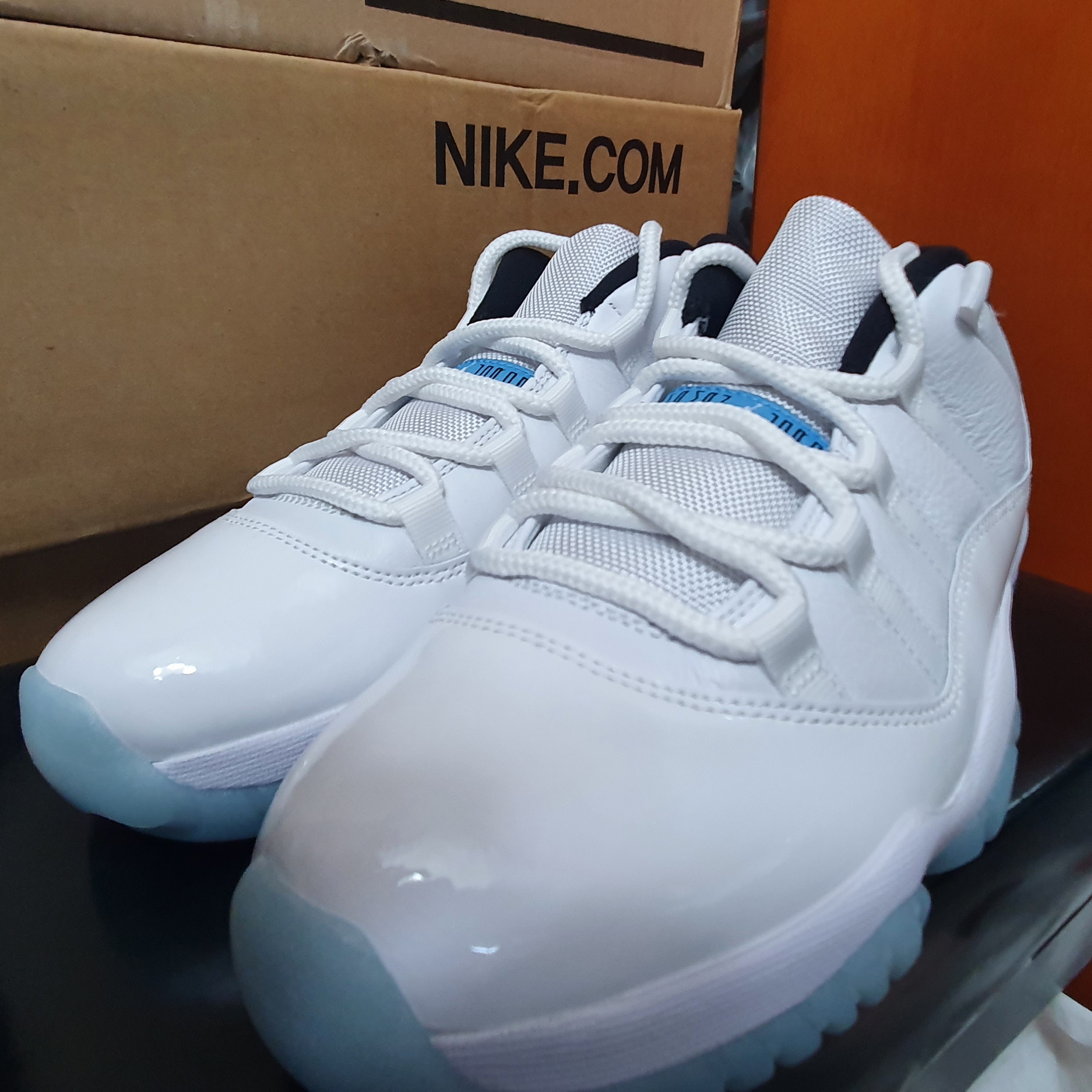 Jordan 11 Retro Low Legend Blue 착용 스타일 - 1