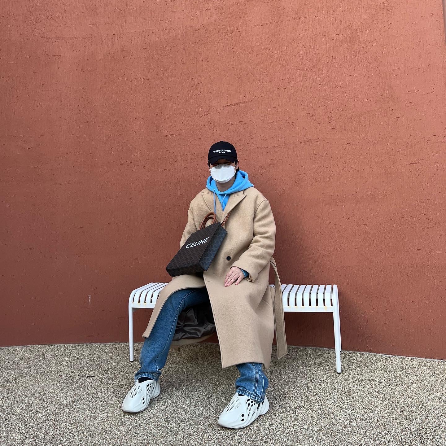 Adidas Yeezy Foam RNNR Sand 착용 스타일