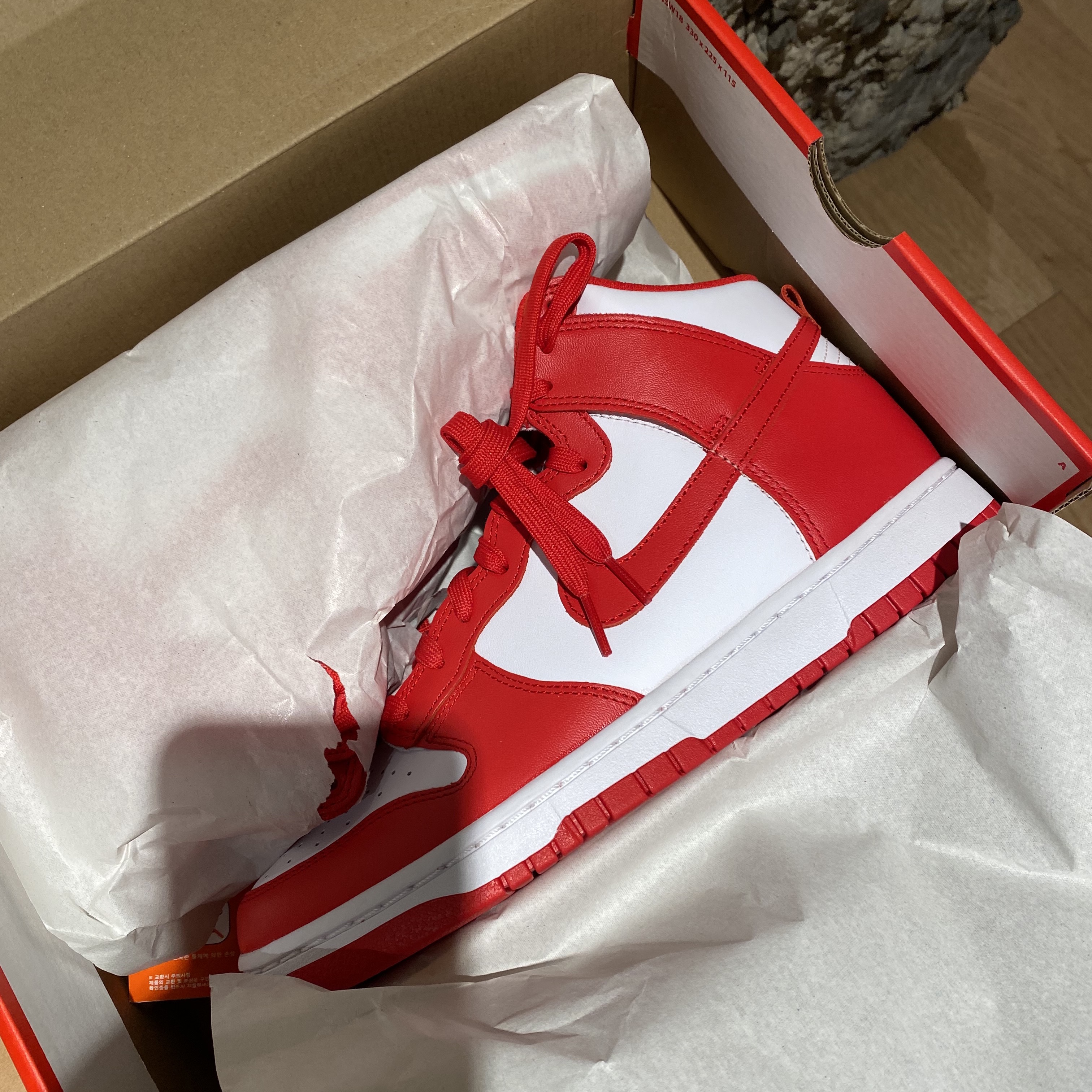 Nike Dunk High Retro Championship White and Red 착용 스타일