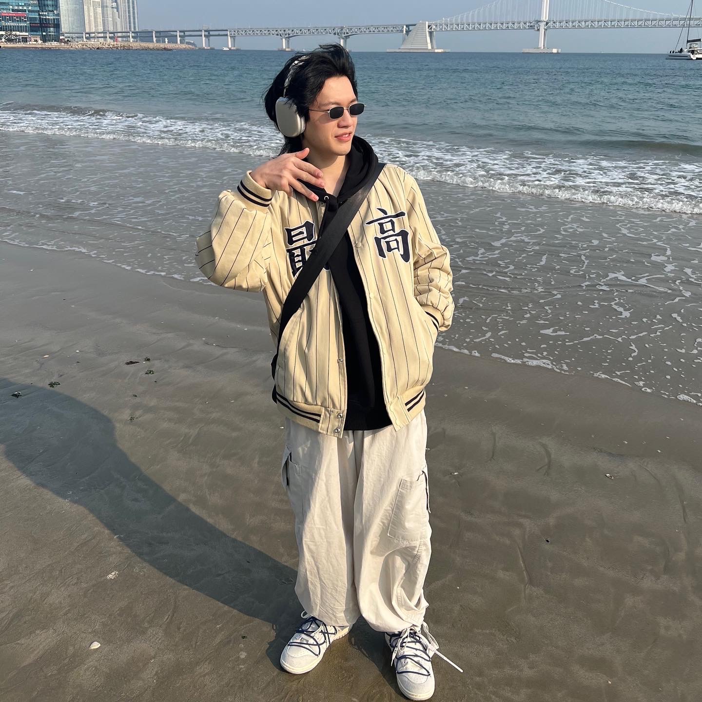 Supreme Pinstripe Varsity Jacket Tan - 19SS, Nike x Off-White Dunk Low The 50 - Lot 18 착용 스타일 - 1