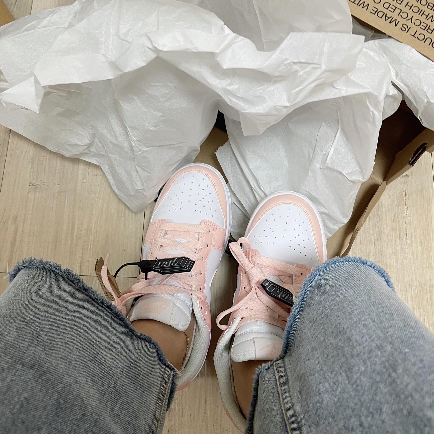 (W) Nike Dunk Low Next Nature Pale Coral 착용 스타일 - 1