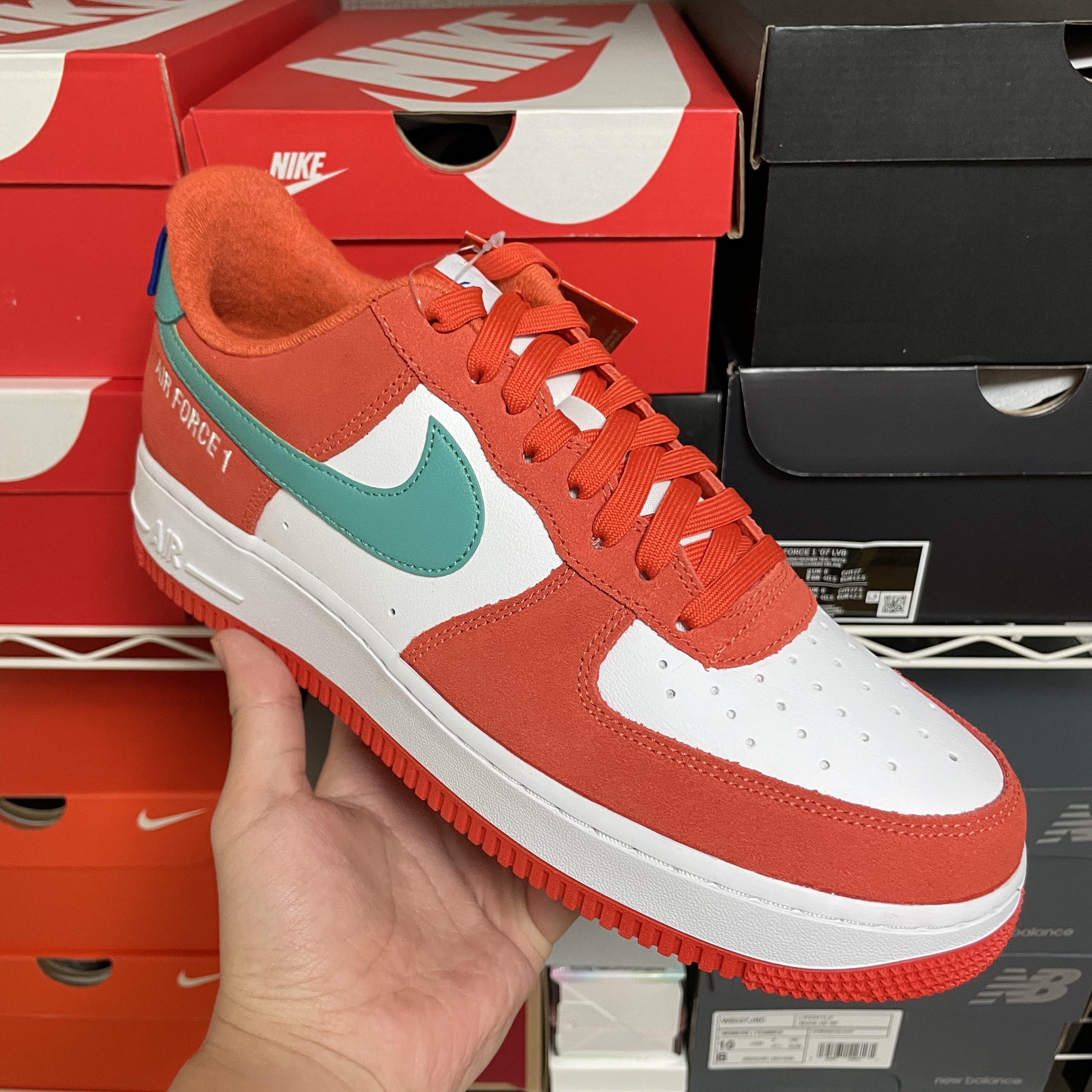 Nike Air Force 1 '07 LV8 Athletic Club Rush Orange Washed Teal 착용 스타일