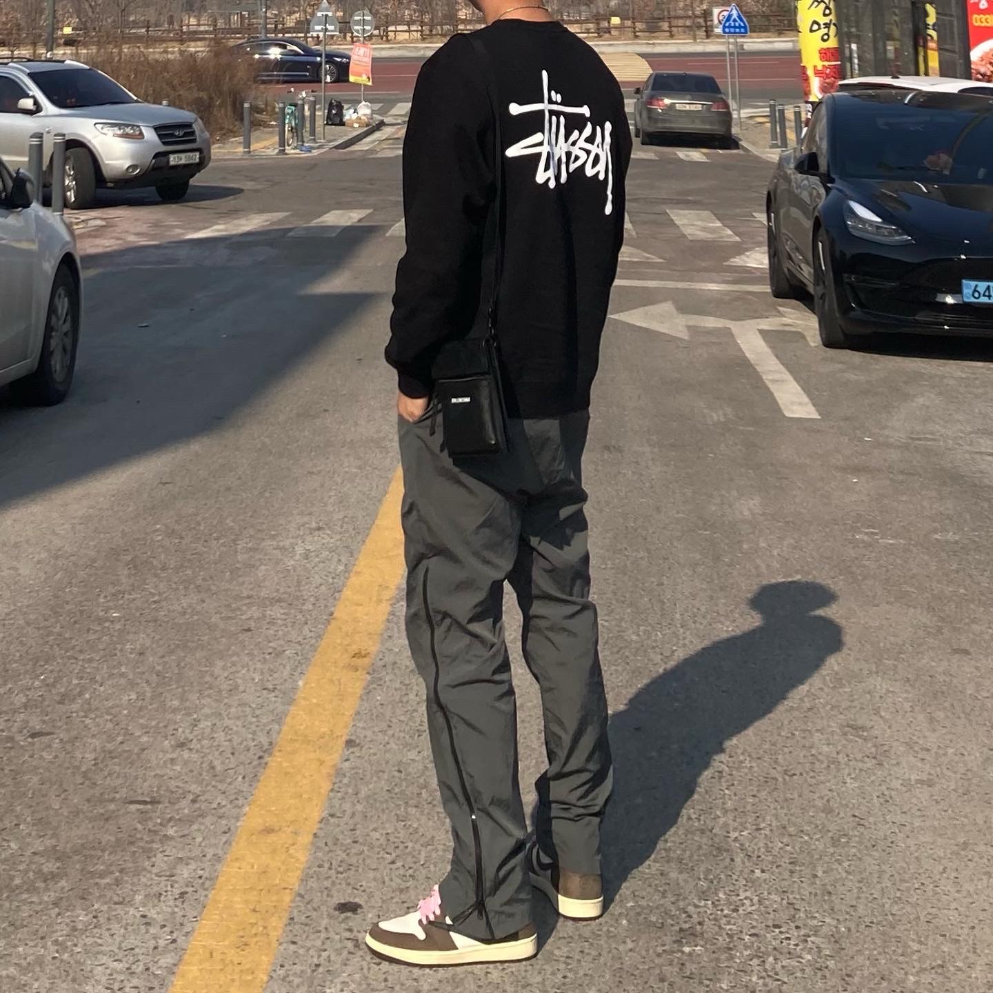 Jordan 1 x Travis Scott Retro High OG SP Mocha 착용 스타일 - 1