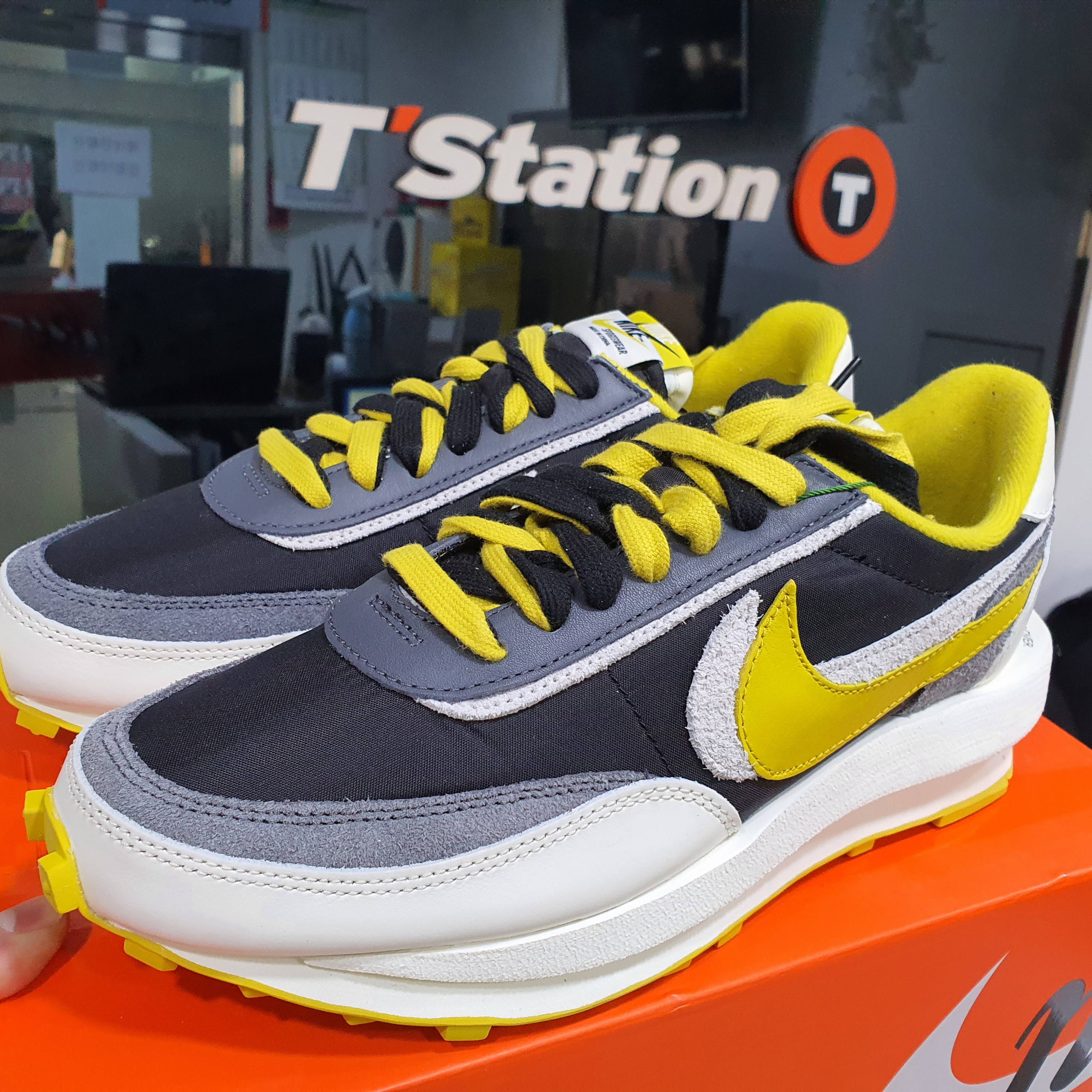 Nike x Sacai x Undercover LDWaffle Black Bright Citron 착용 스타일 - 2