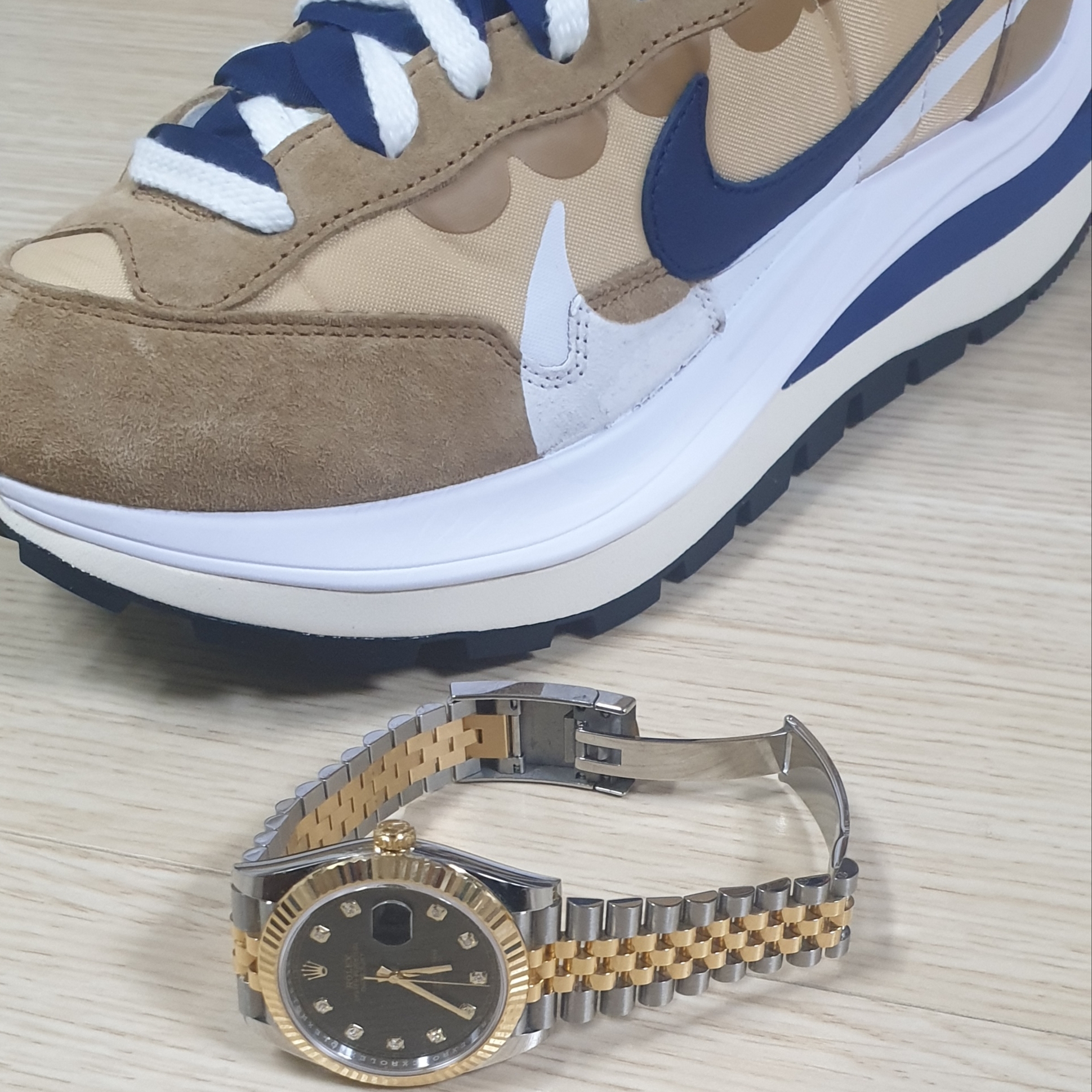 Jordan 1 x Travis Scott Retro Low OG SP Mocha, Nike x Sacai VaporWaffle Sesame and Blue Void 착용 스타일 - 2
