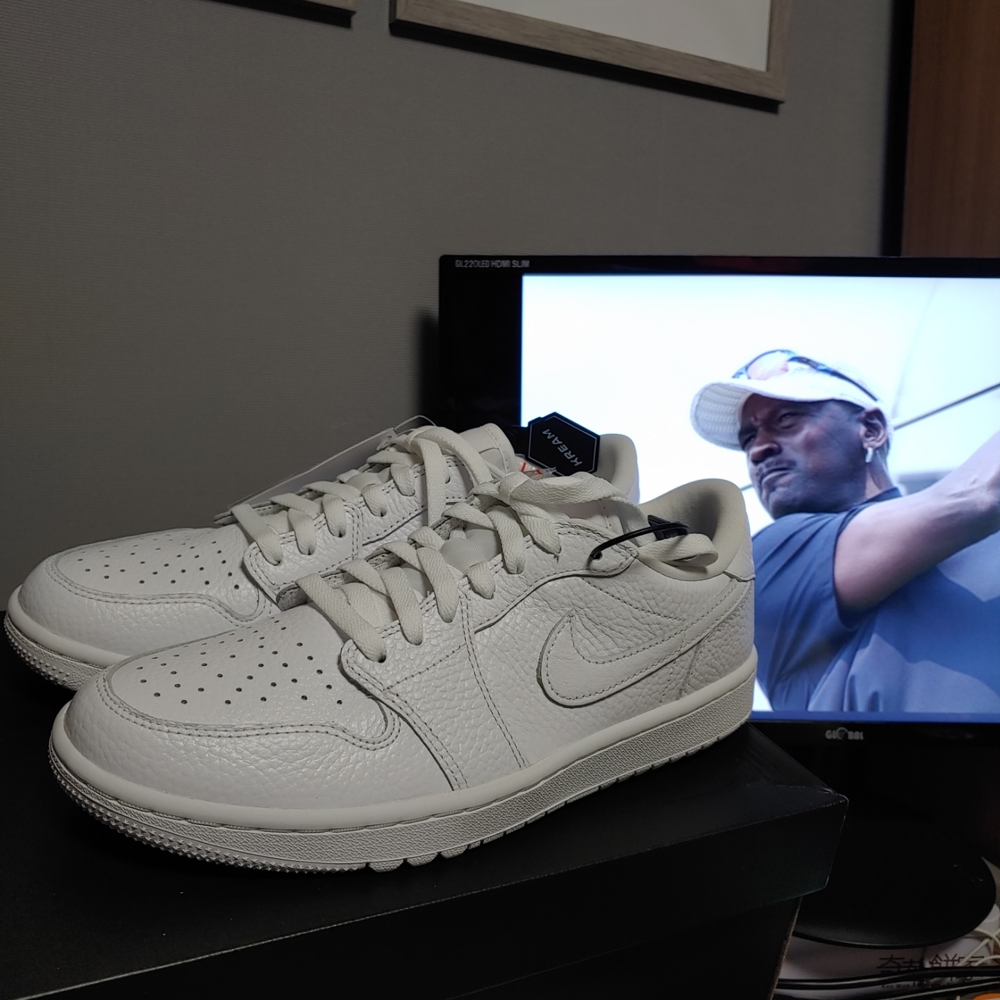 Jordan 1 Low Golf Triple White 착용 스타일 - 2