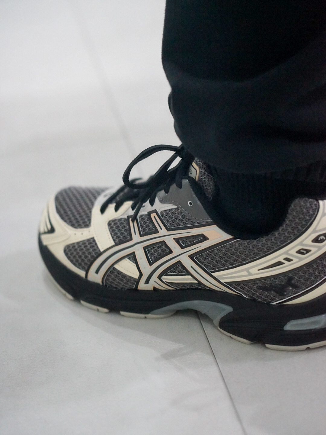 Asics x I4P Gel-1130 Mink Glacier Grey 착용 스타일 - 2