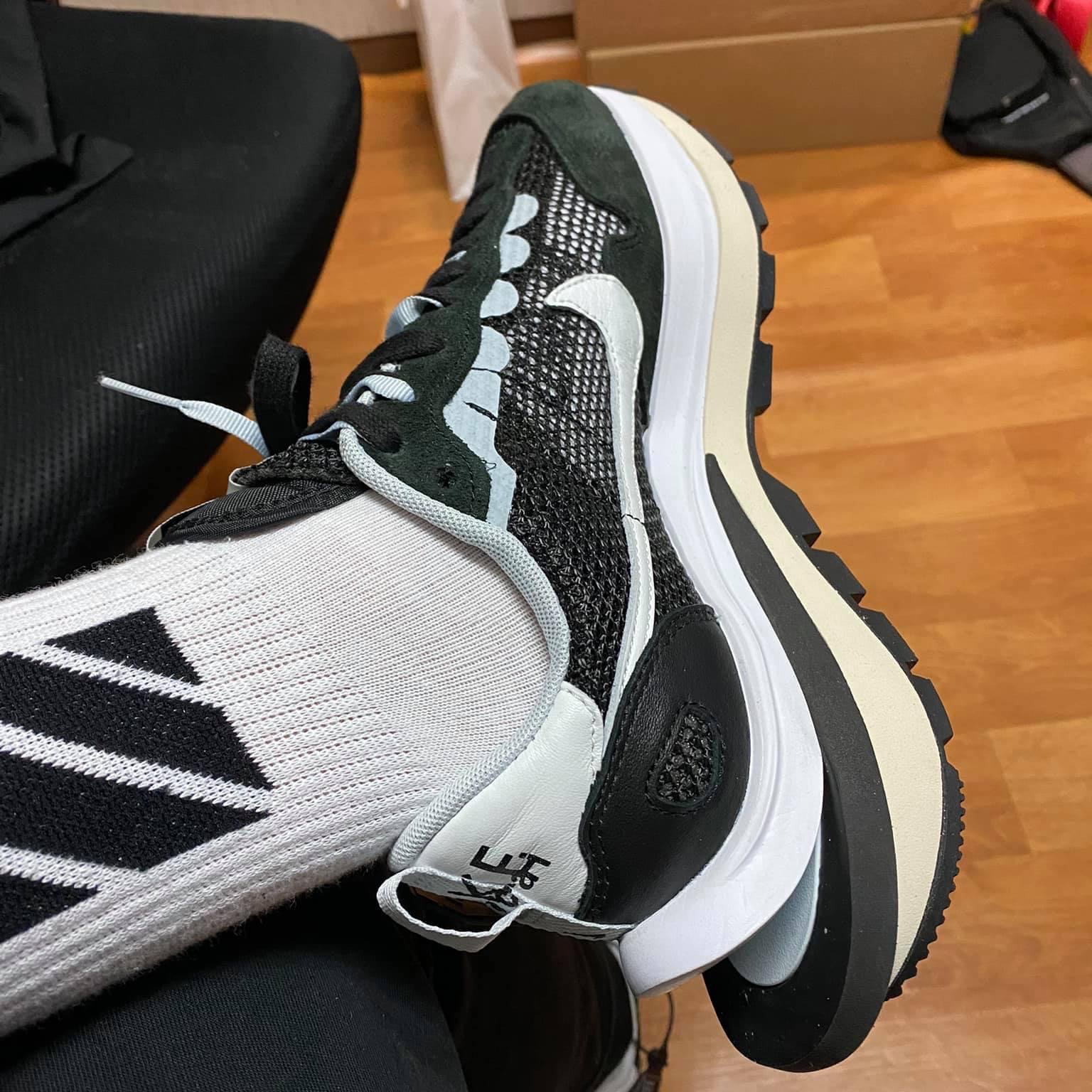 Nike x Sacai VaporWaffle Black White 착용 스타일 - 1