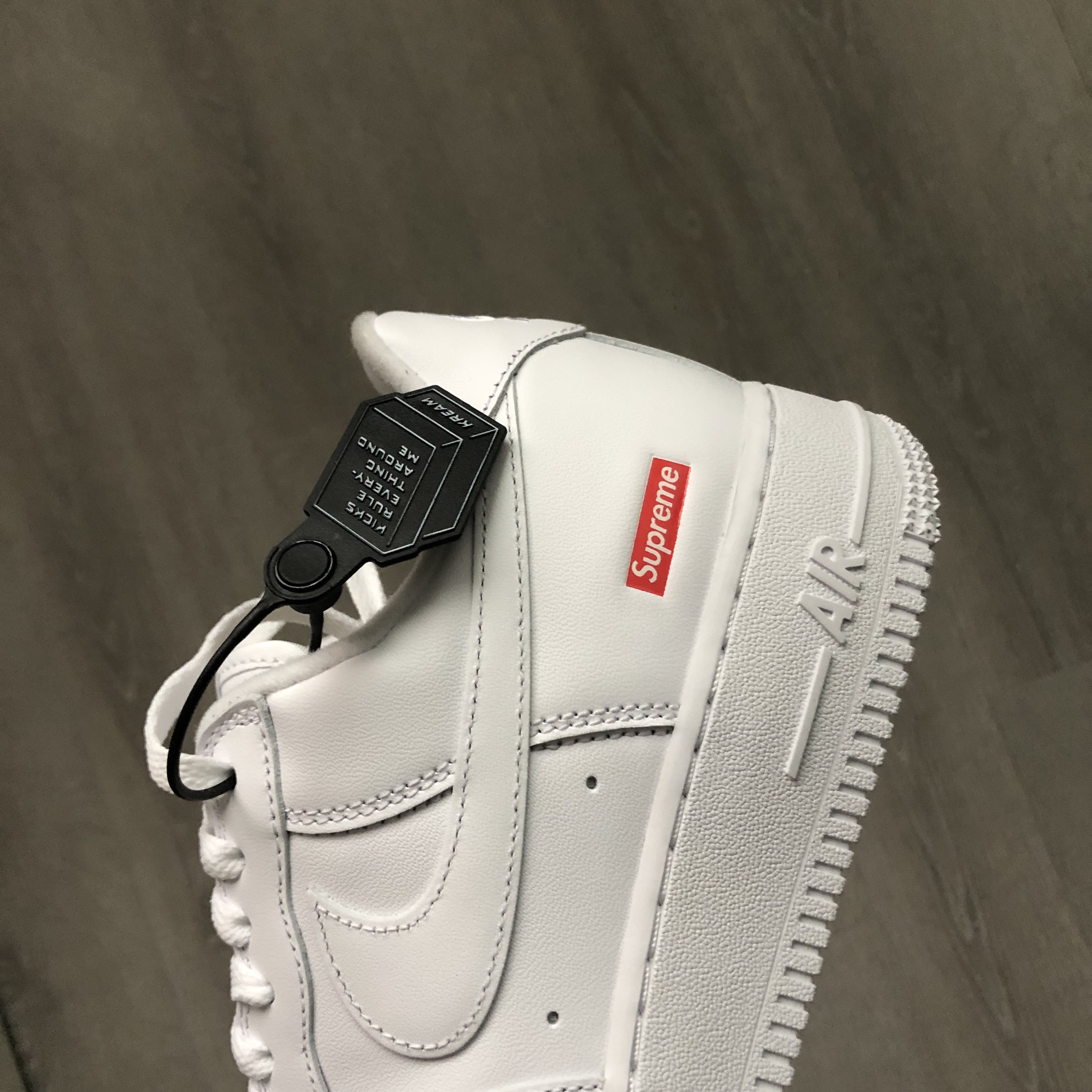 Nike x Supreme Air Force 1 Low White 착용 스타일