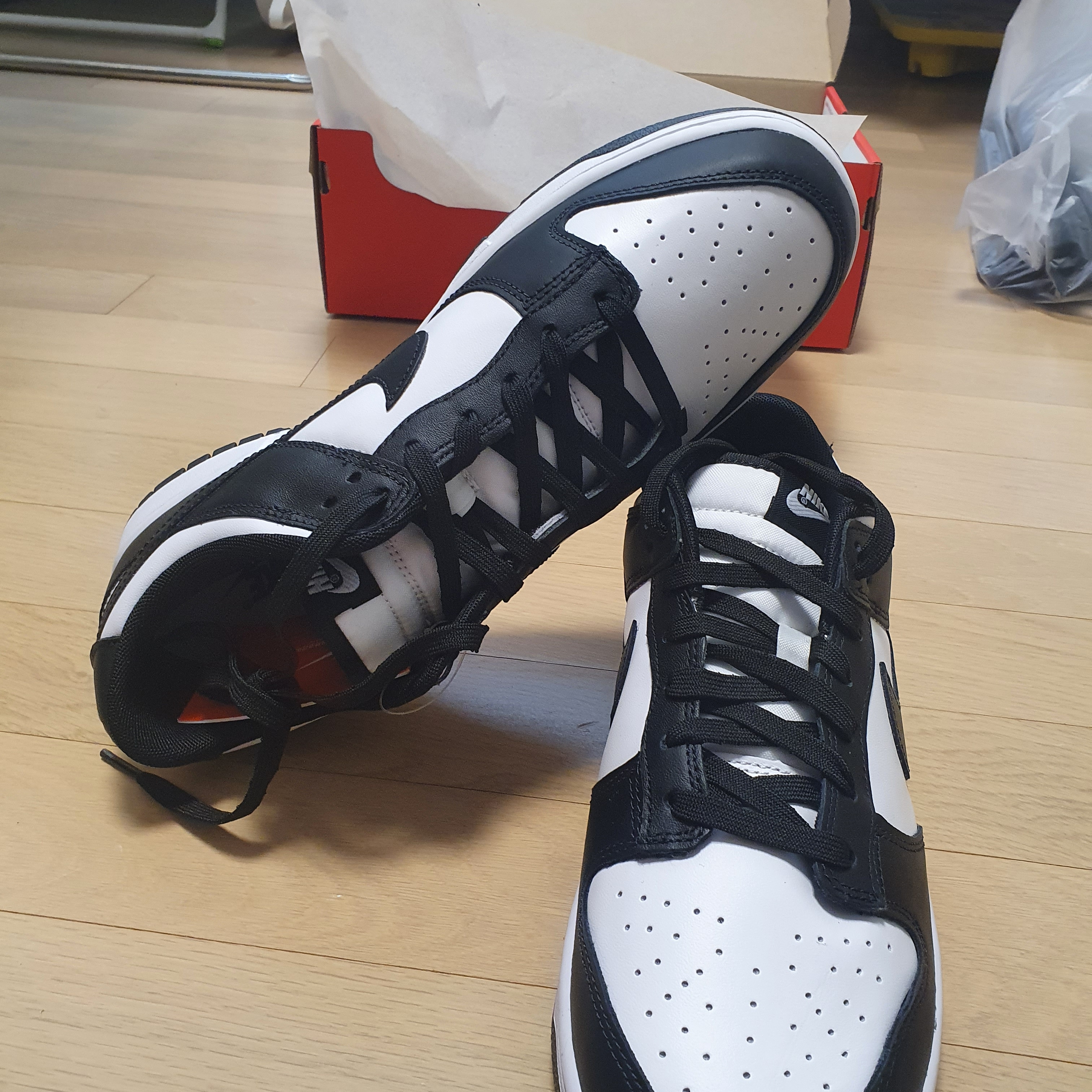 Nike Dunk Low Retro Black 착용 스타일 - 1