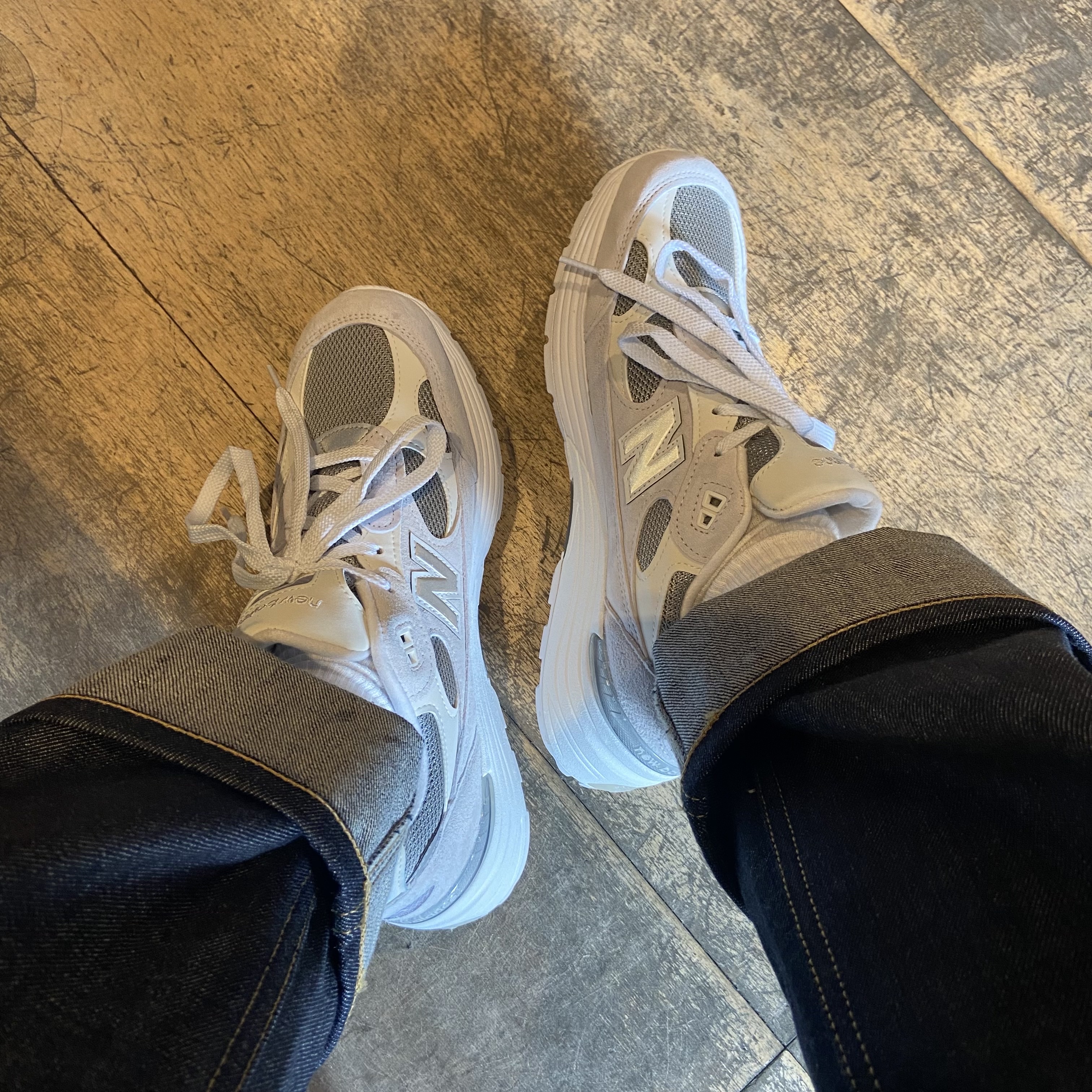 New Balance 992 Made in USA White Silver 착용 스타일 - 2