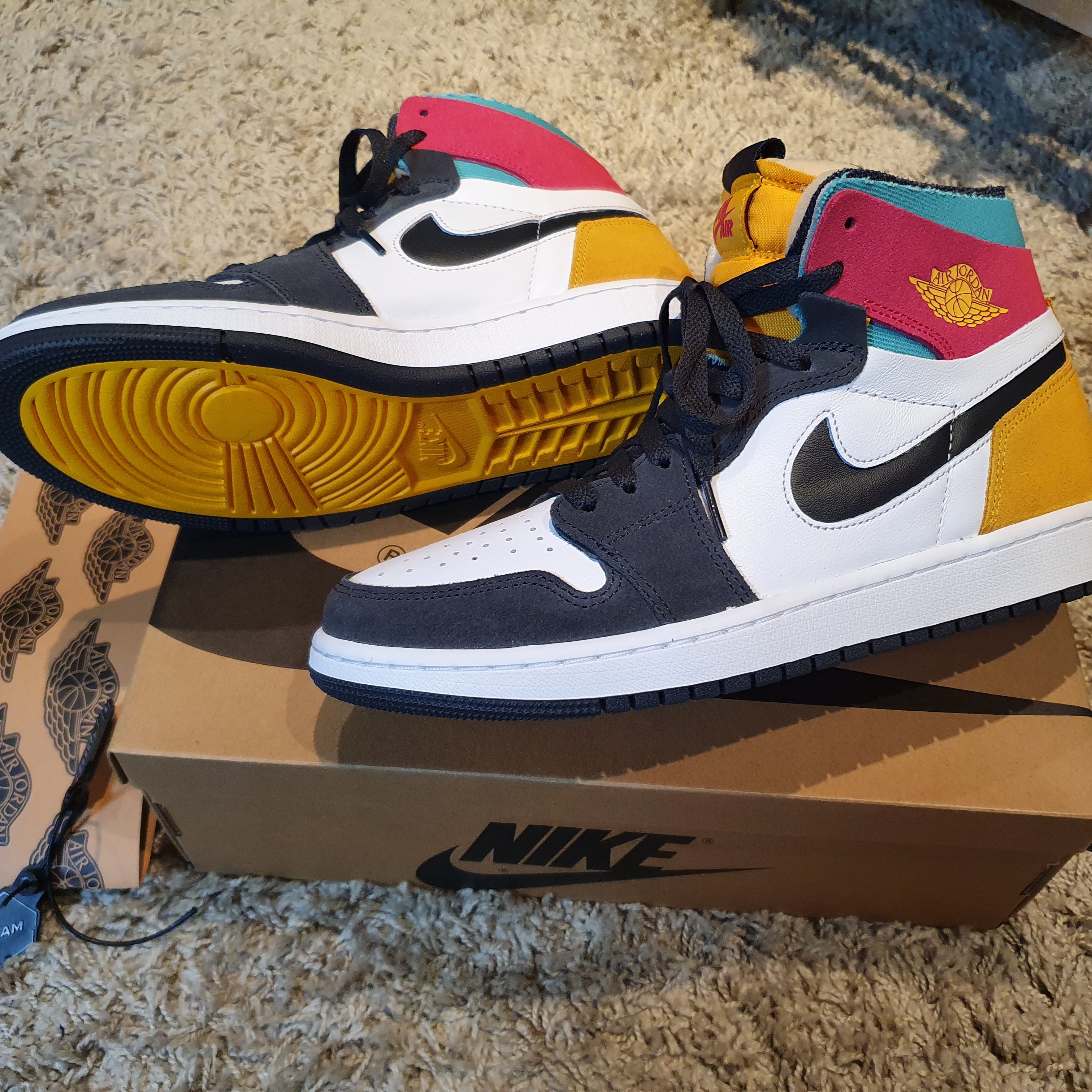 Jordan 1 Zoom Air CMFT Anthracite Pink Gold 착용 스타일