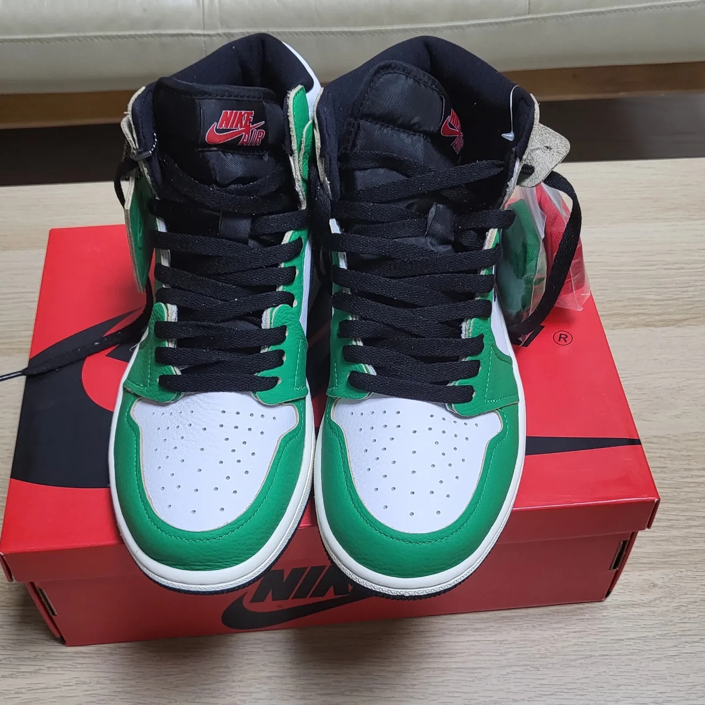 (W) Jordan 1 Retro High OG Lucky Green 착용 스타일 - 1