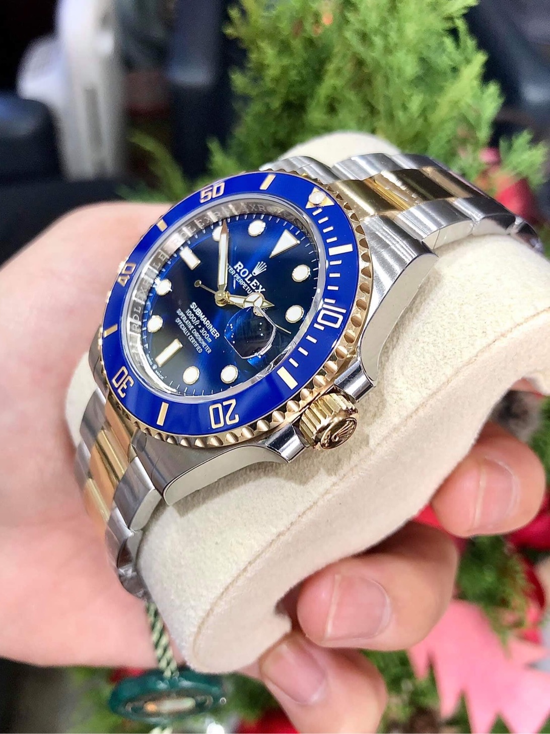 Rolex Submariner Date 41mm 126613LB Royal Blue Oyster 착용 스타일 - 2