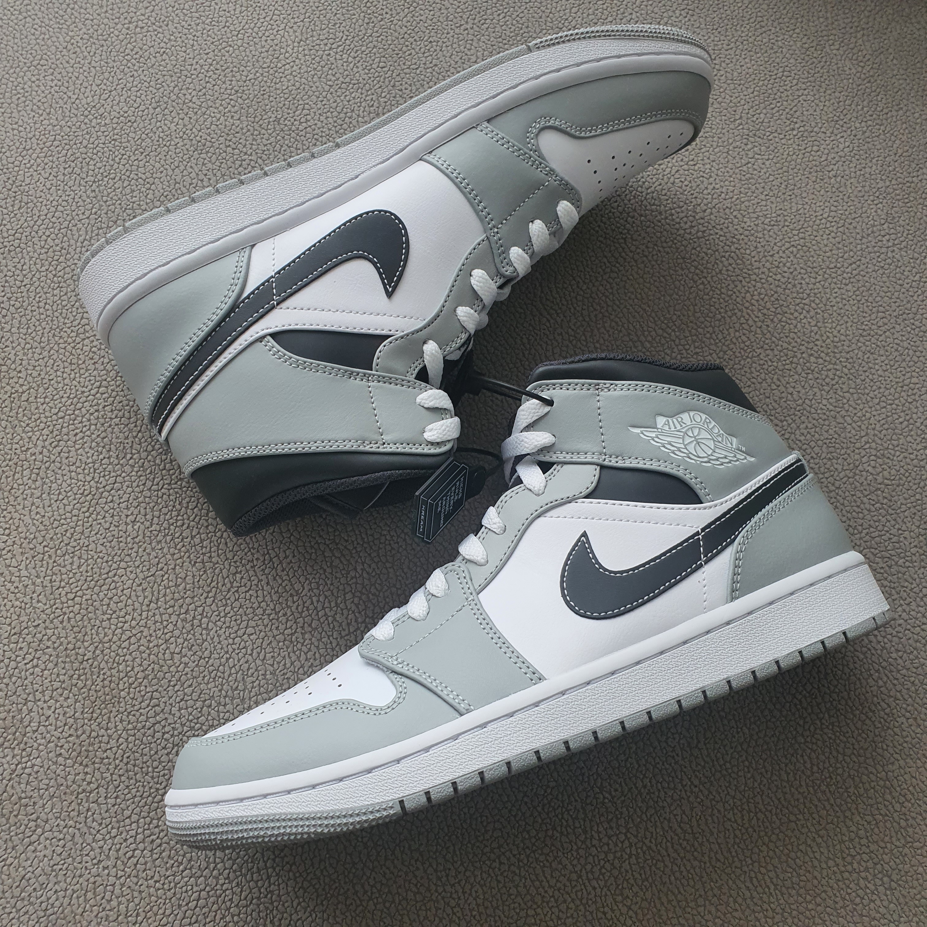 Jordan 1 Mid Light Smoke Grey Anthracite 착용 스타일