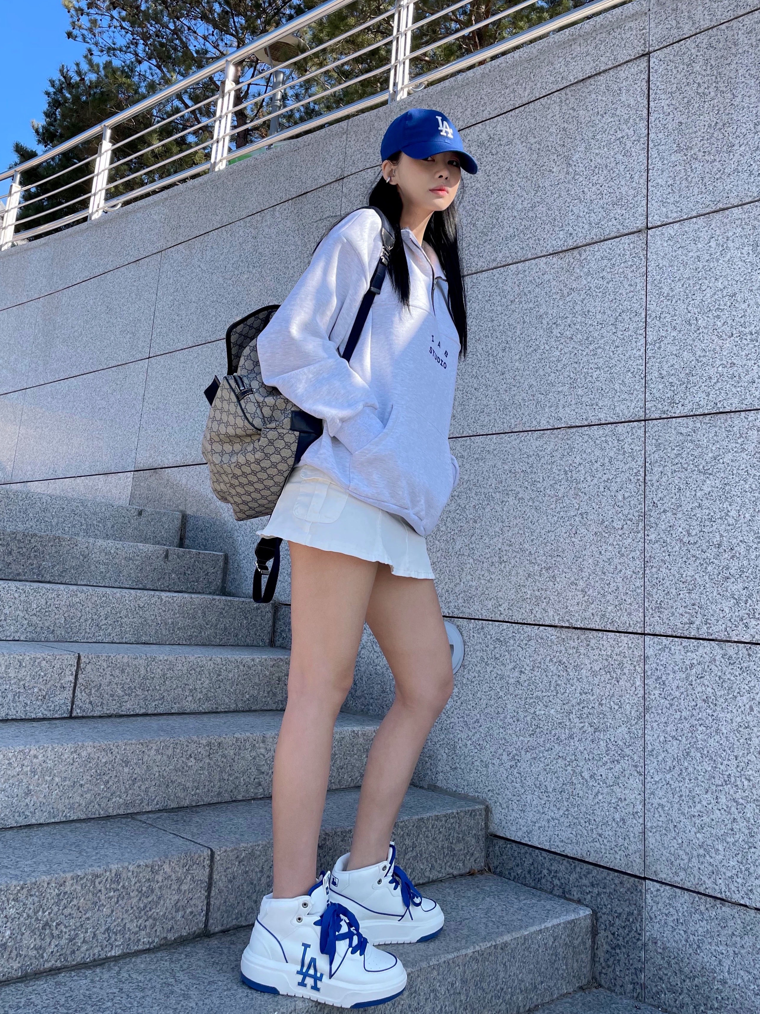 IAB Studio Half Zip Pullover Light Gray 착용 스타일 - 1