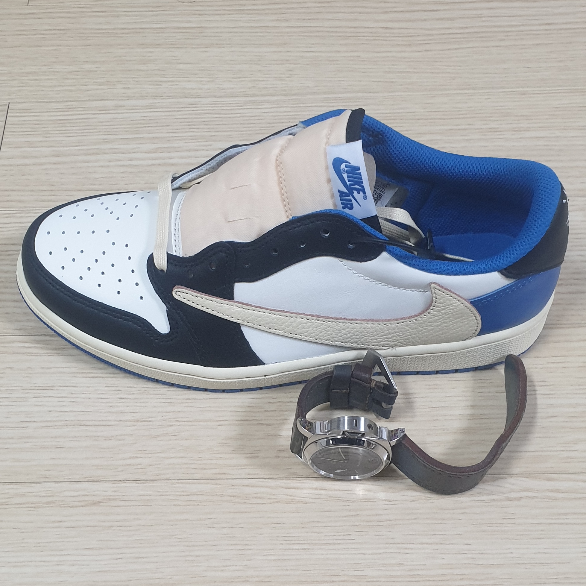 Nike x Off-White Dunk Low Pine Green, Jordan 1 x Travis Scott x Fragment Retro Low OG SP Military Blue 착용 스타일 - 2