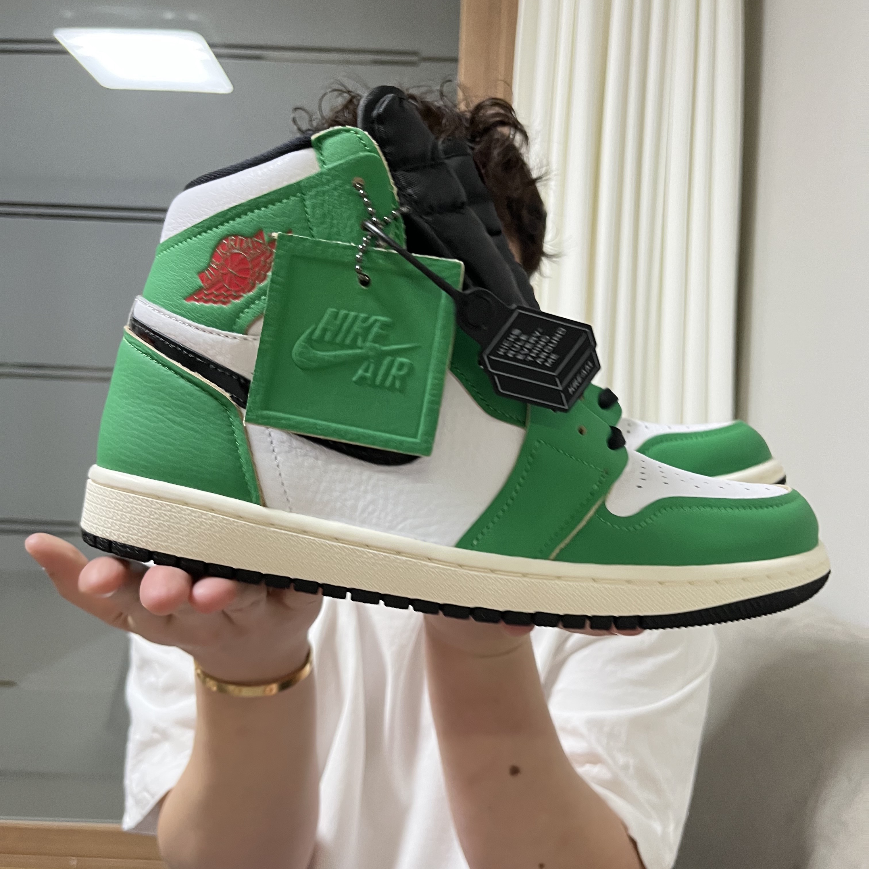 (W) Jordan 1 Retro High OG Lucky Green 착용 스타일 - 1