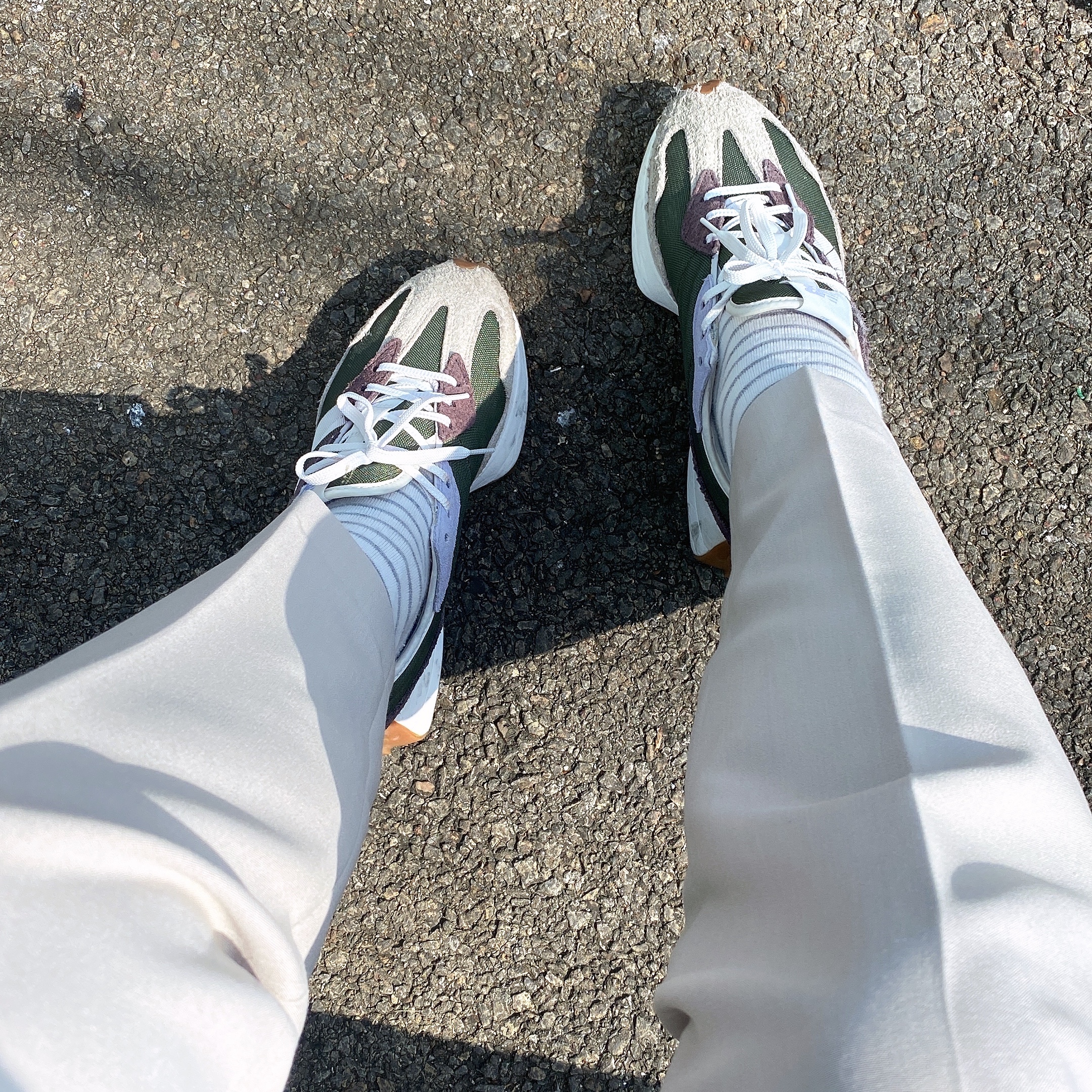 (W) New Balance 327 Oak Leaf Green 착용 스타일