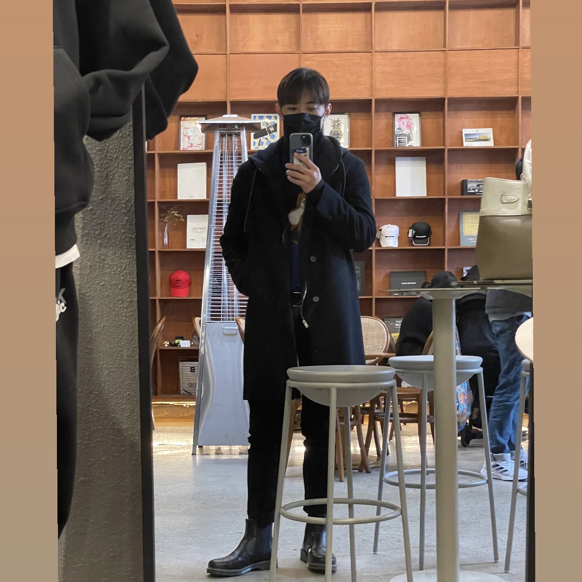 Casetify x Ader Error Sketch Impact iPhone Case 착용 스타일