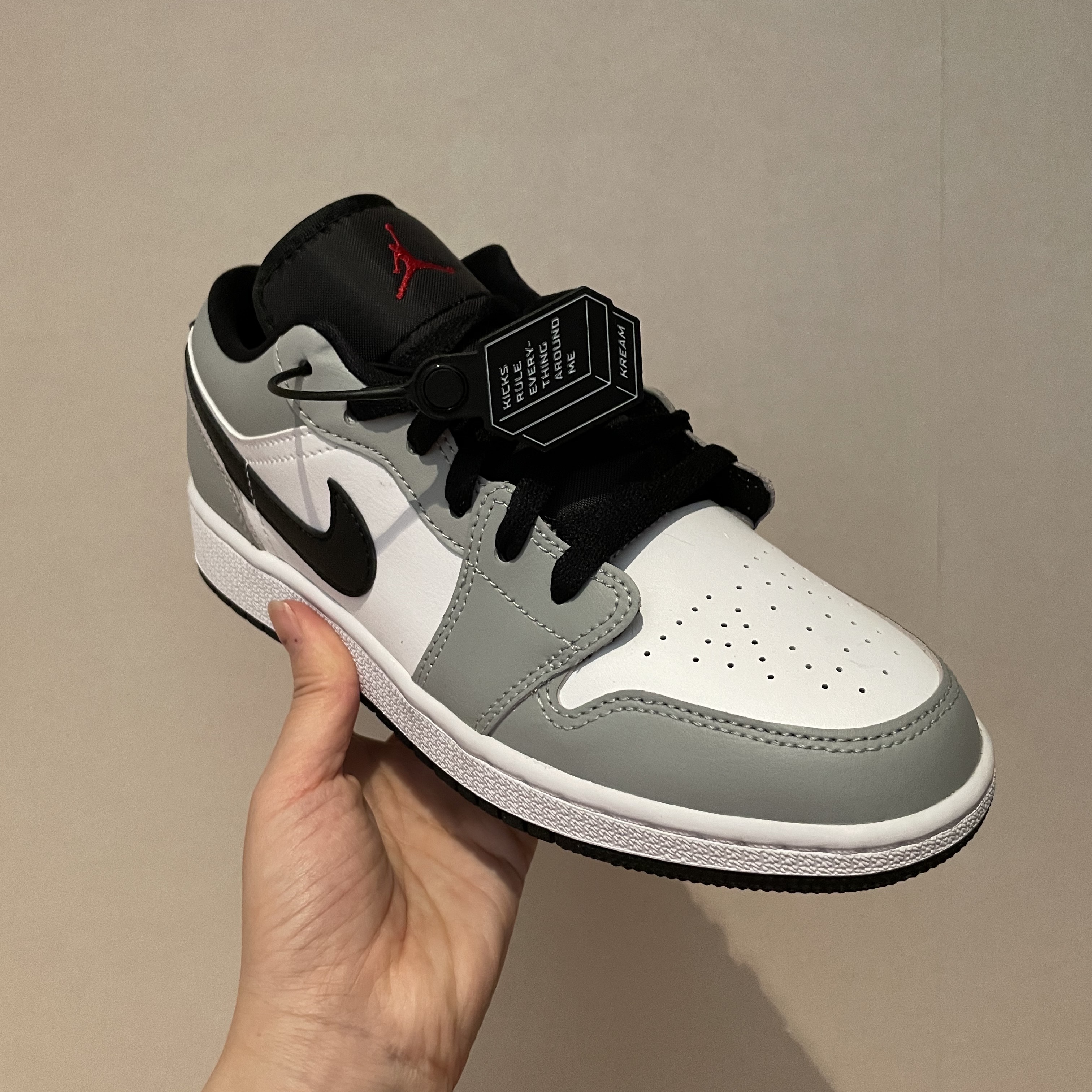 Jordan 1 Low Light Smoke Grey, (GS) Jordan 1 Low Light Smoke Grey 착용 스타일 - 2