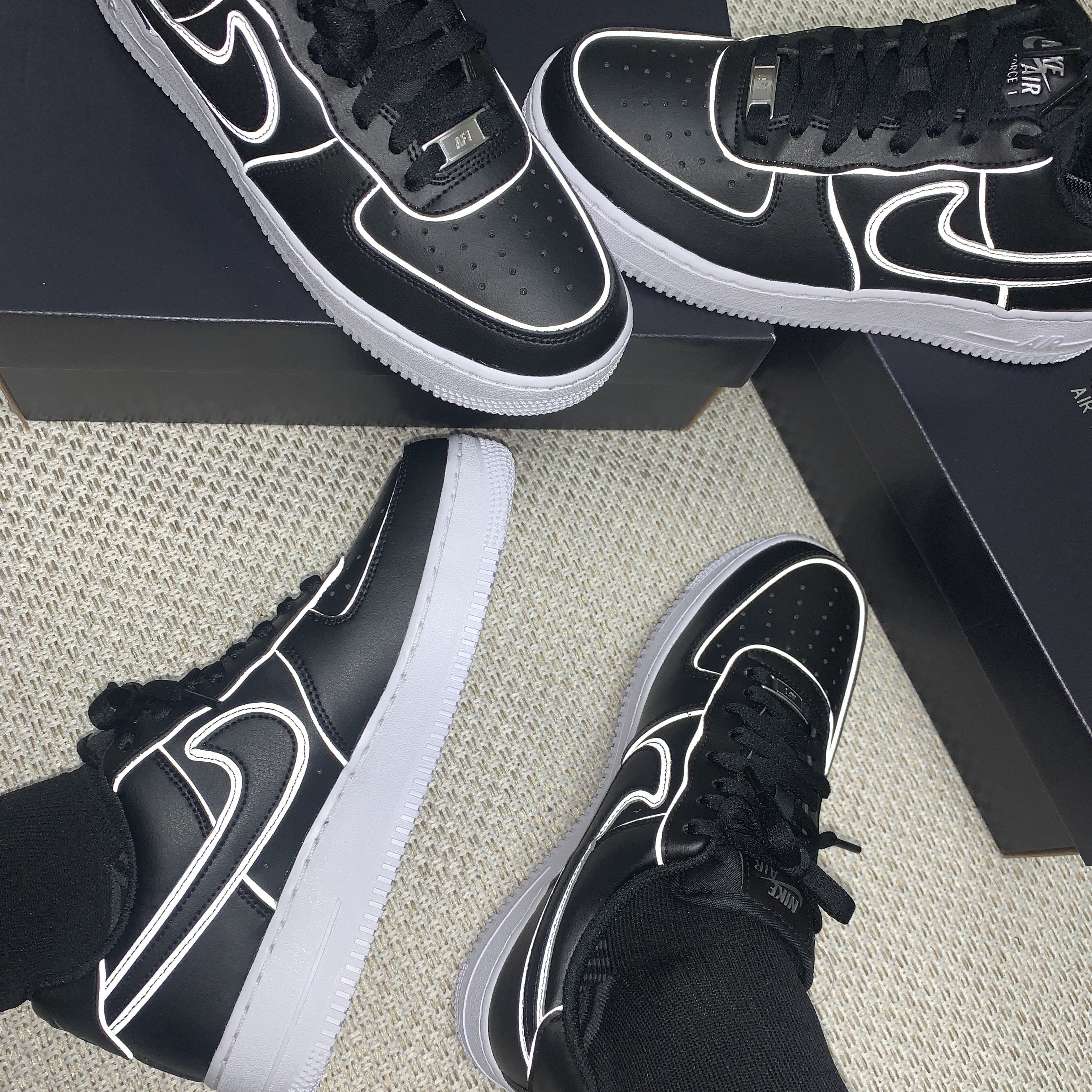 Nike Air Force 1 '07 LV8 Black White 착용 스타일