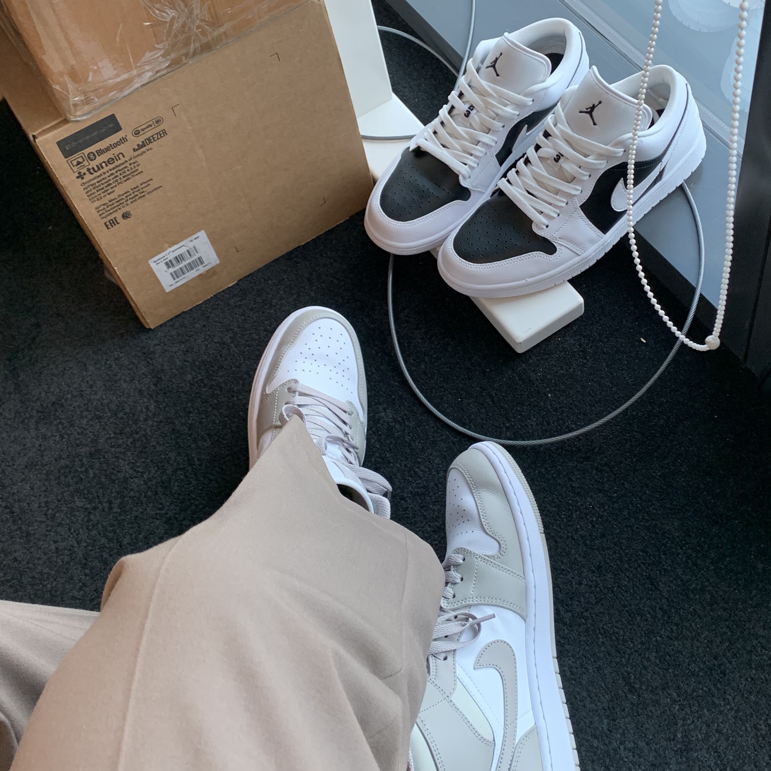 Jordan 1 Mid College Grey, (W) Jordan 1 Low Panda 착용 스타일 - 1