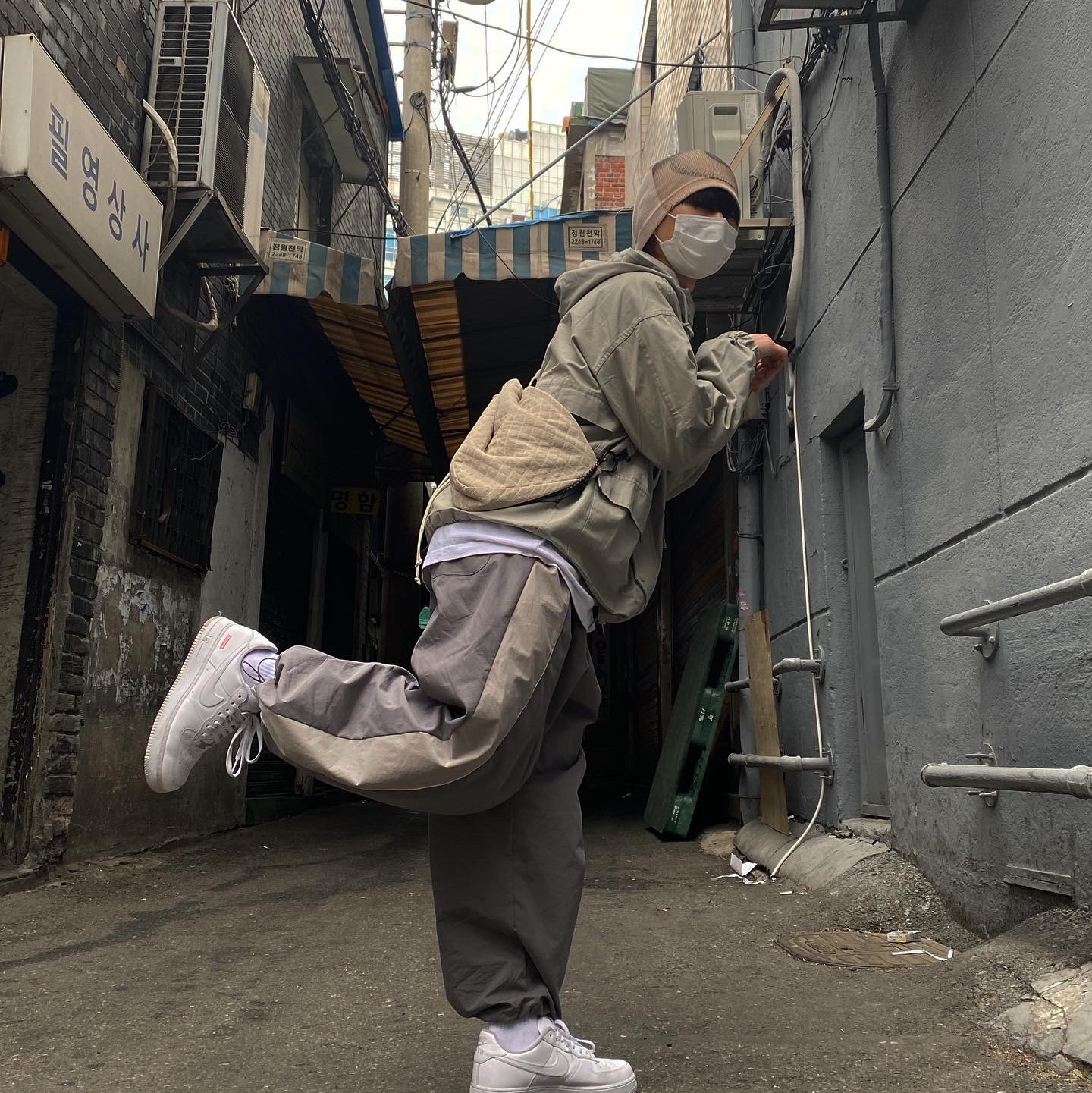 Nike x Supreme Air Force 1 Low White 착용 스타일 - 2