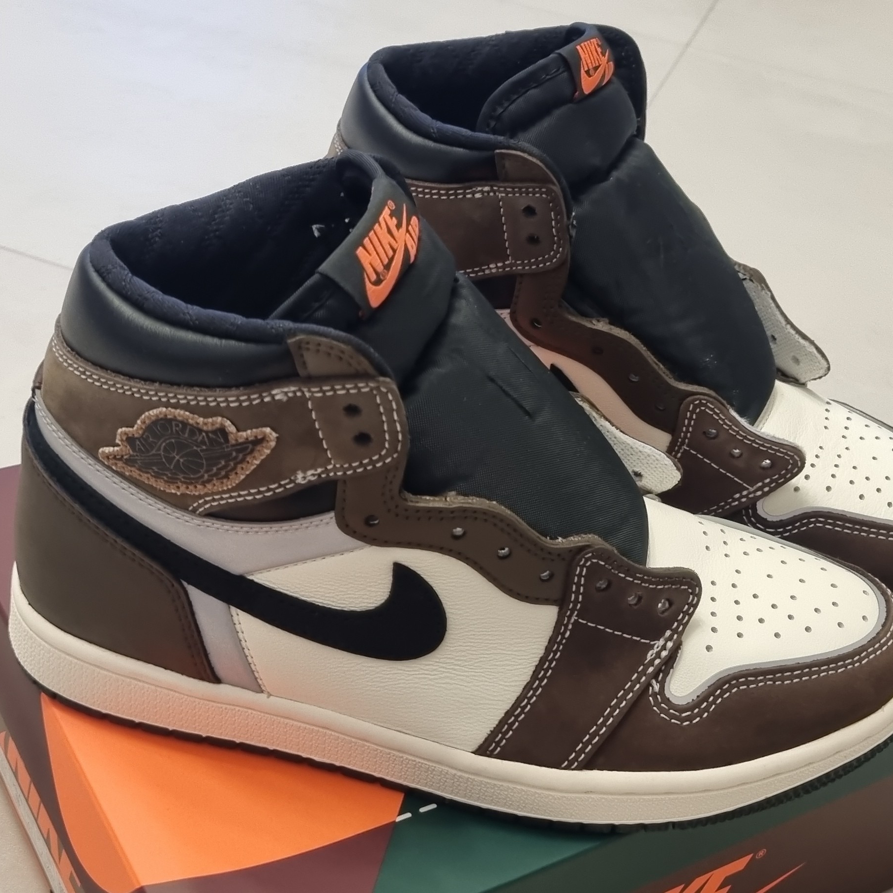 Jordan 1 Retro High OG Craft, Jordan 1 x Travis Scott Retro High OG SP Mocha 착용 스타일 - 1