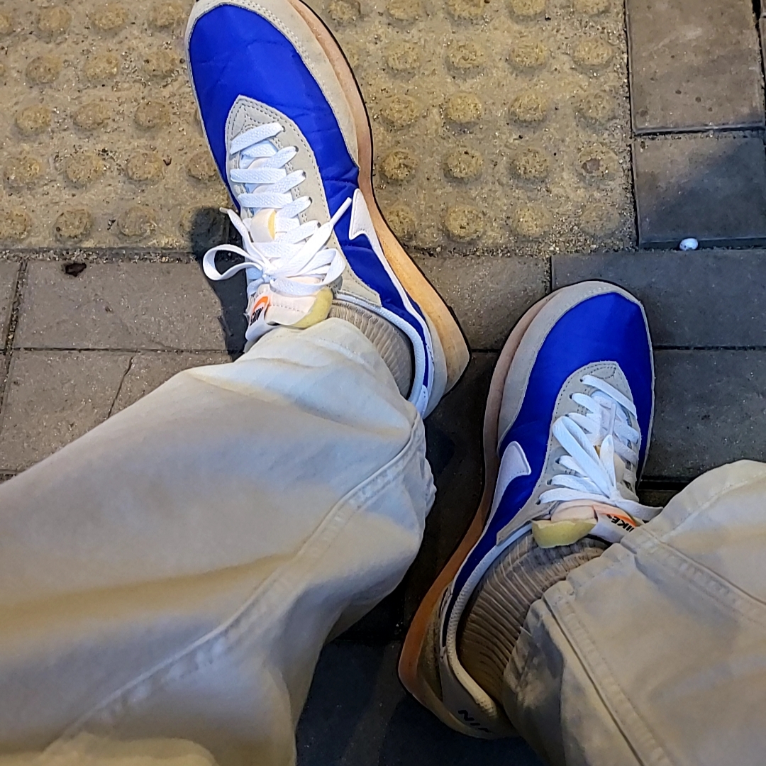 Nike Waffle Trainer 2 Hyper Royal Rattan 착용 스타일 - 1