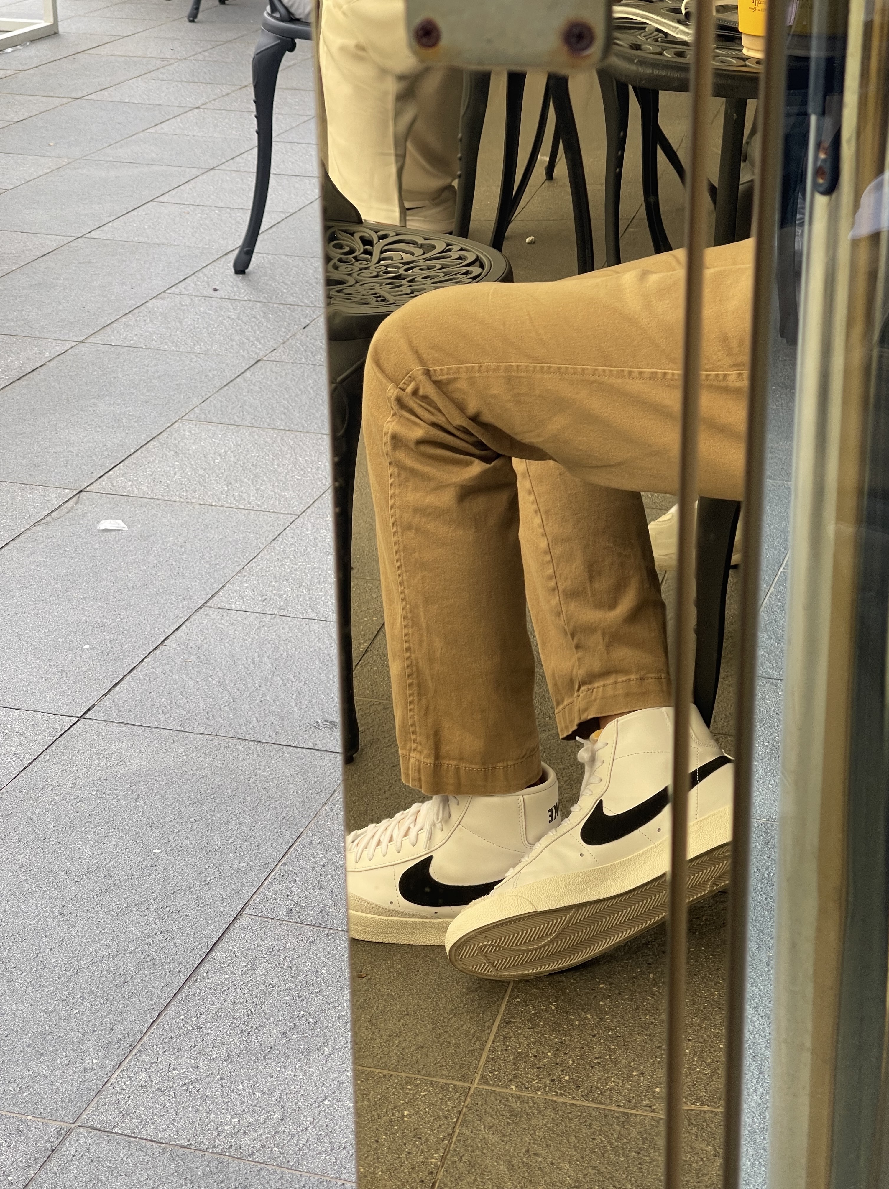 Nike Blazer Mid '77 Vintage White Black, (W) Balenciaga Triple S Clear Sole White 2019 착용 스타일 - 2